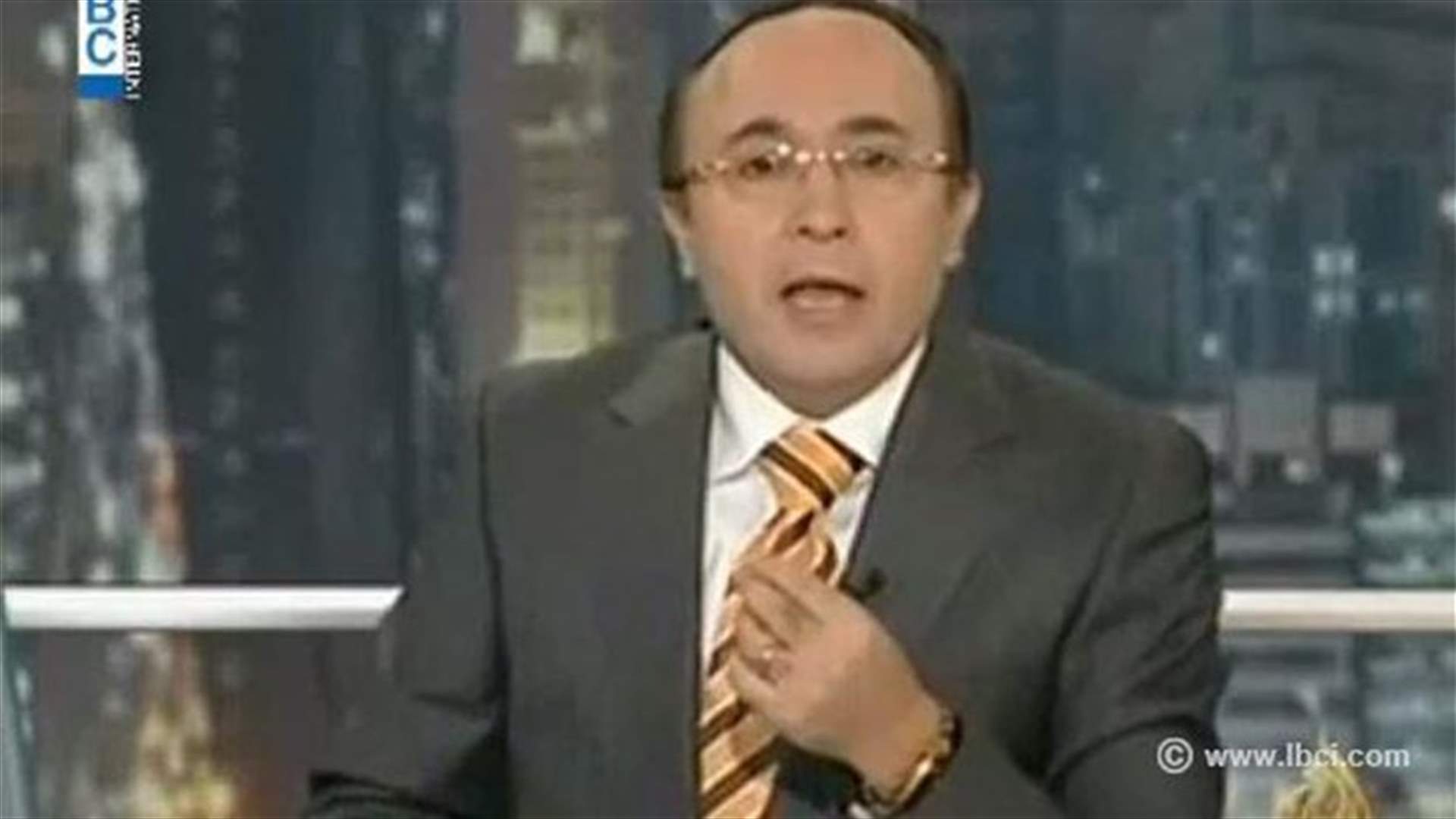 الاعلامي فيصل القاسم  يهزأ من انجازات الجيش 