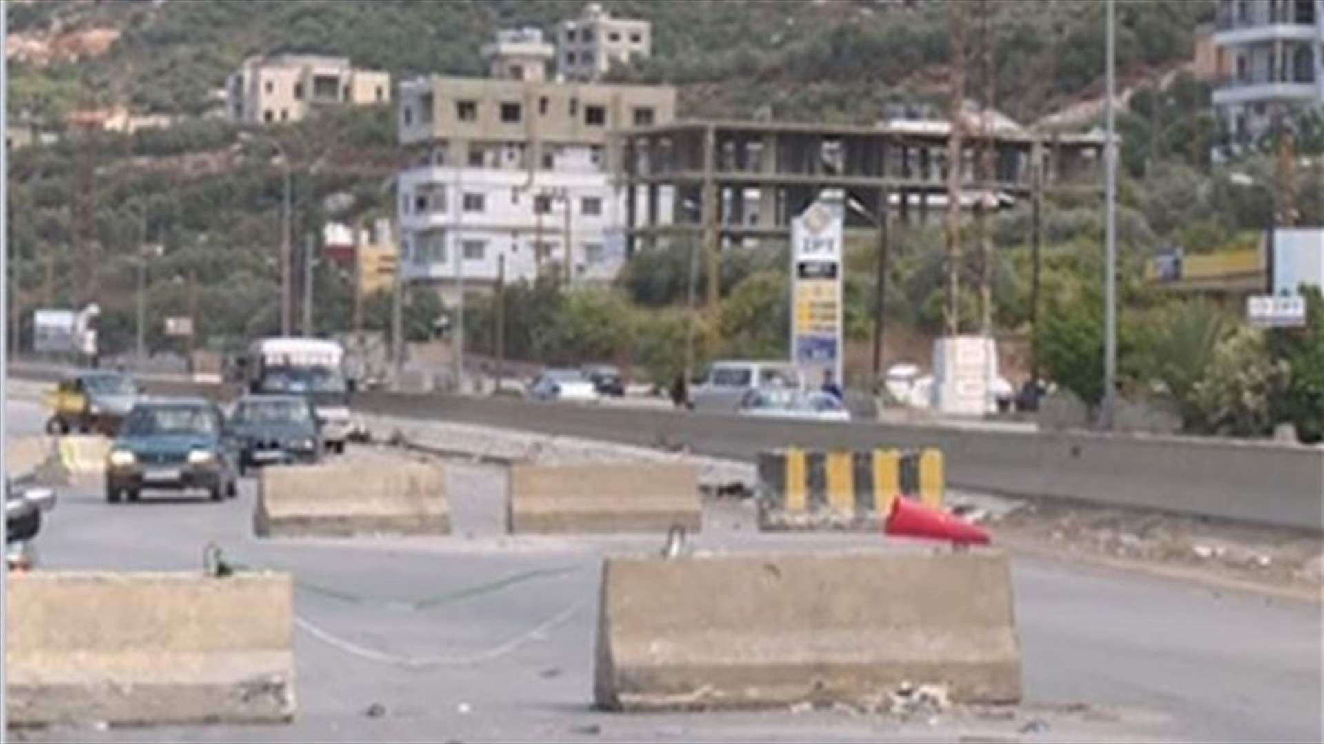Relatives of abducted troops reopen the Qalamoun highway
