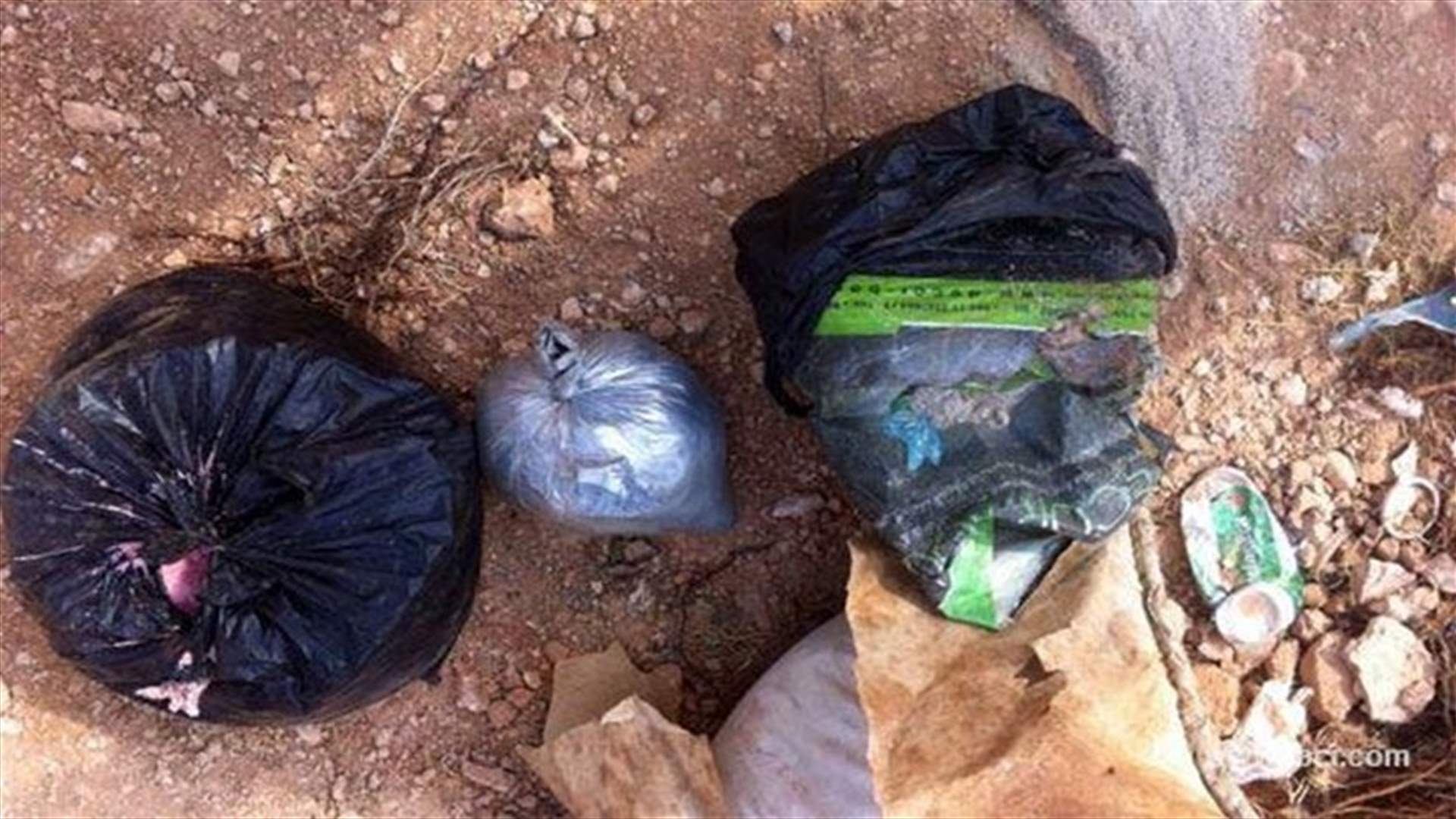  العثور على 3 أكياس معبأة بمواد كيميائية في عرسال