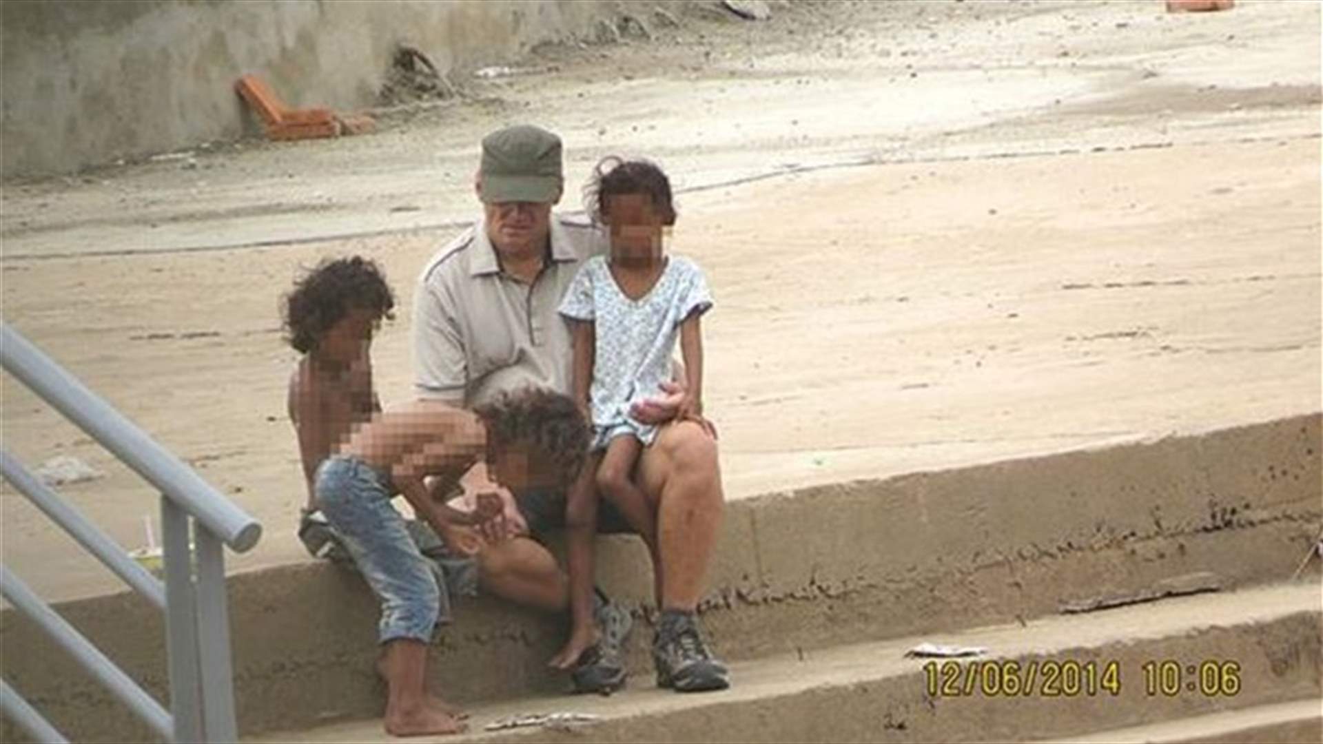 كاميرا رصد تضبط متحرشاً بالأطفال 