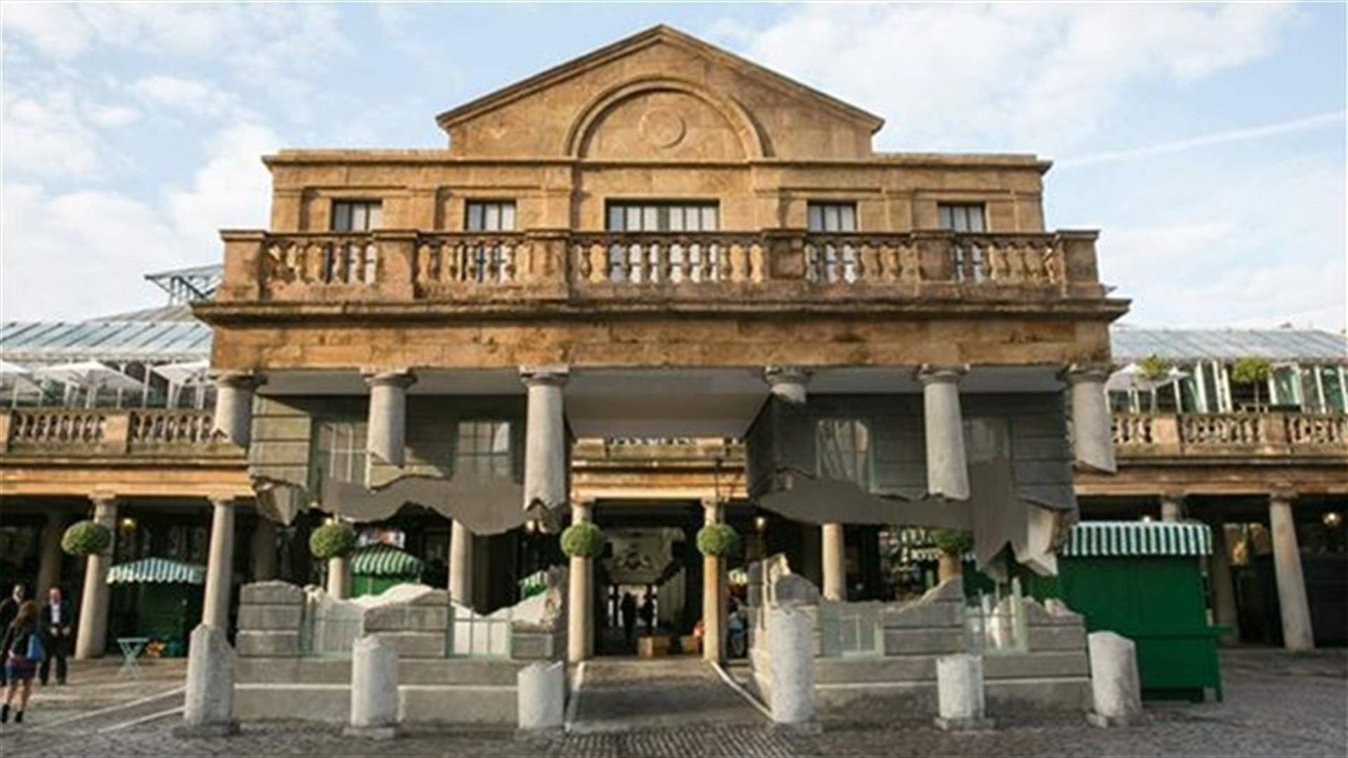 مبنى معلق في الهواء داخل سوق بلندن