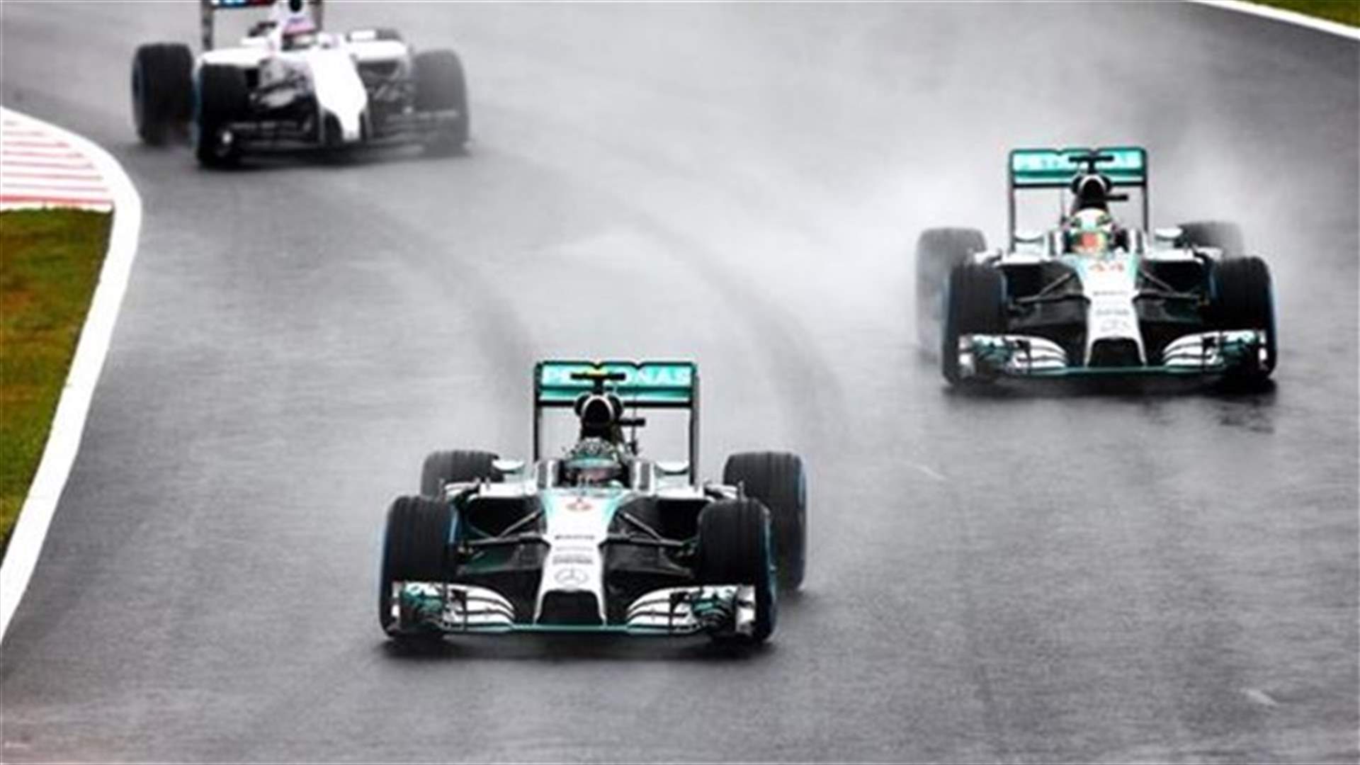 Hamilton beats Rosberg to win Japanese GP