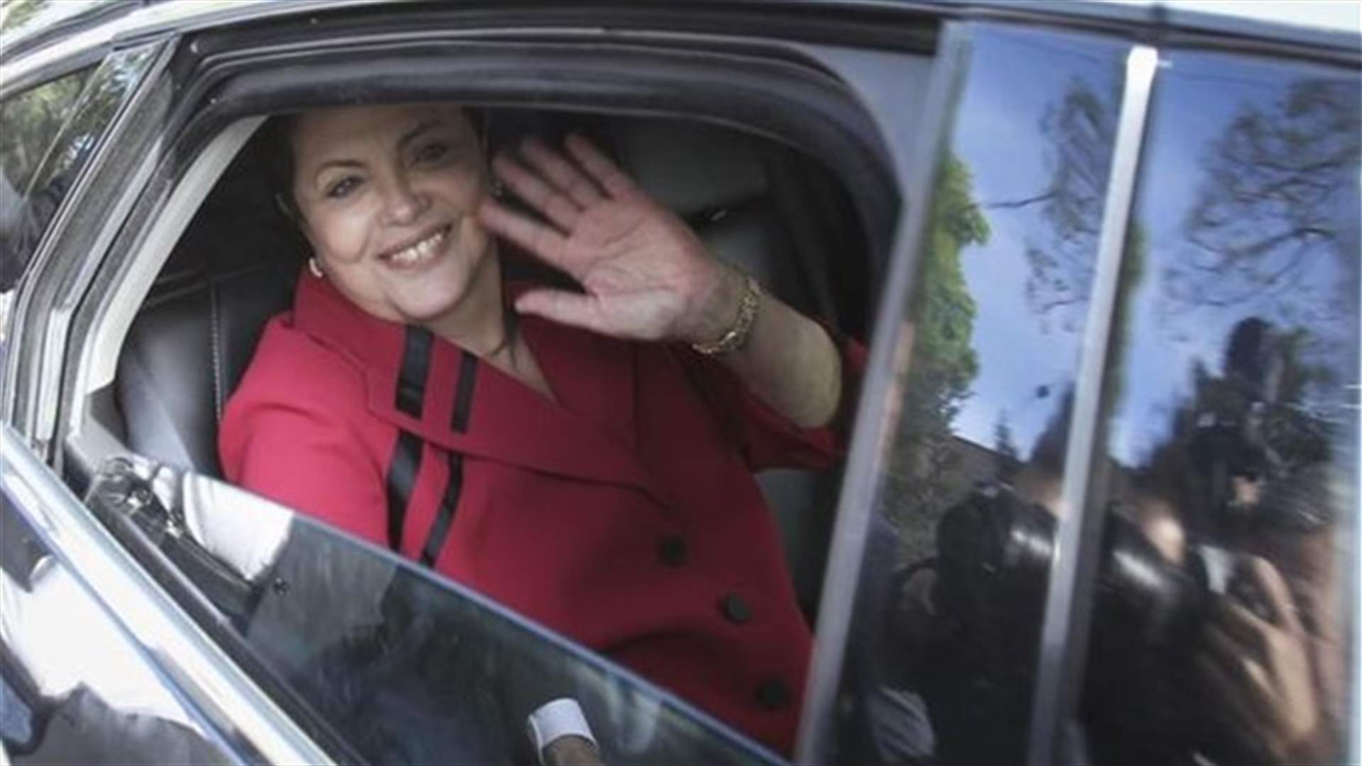 Brazil's Rousseff to face pro-business Neves in election runoff