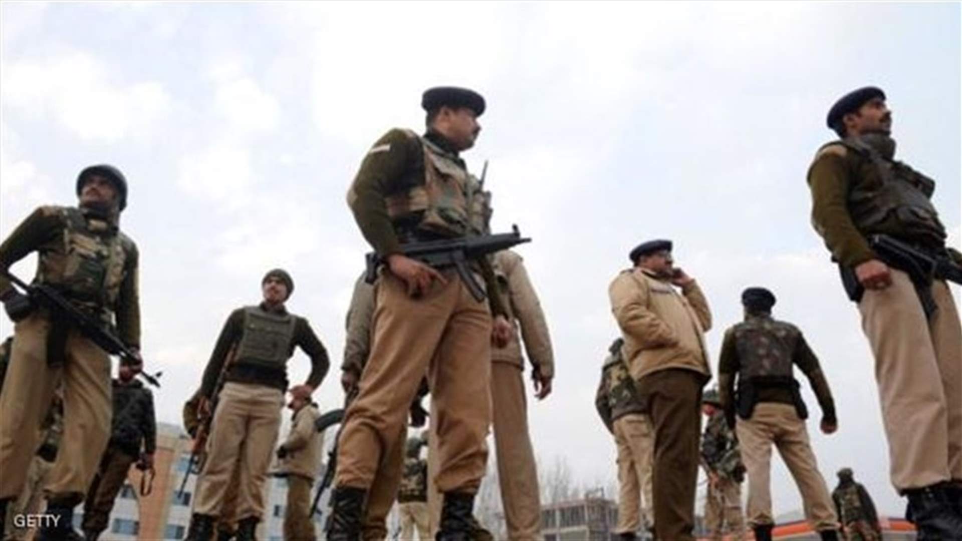 India and Pakistan trade warnings over heavy Kashmir fighting