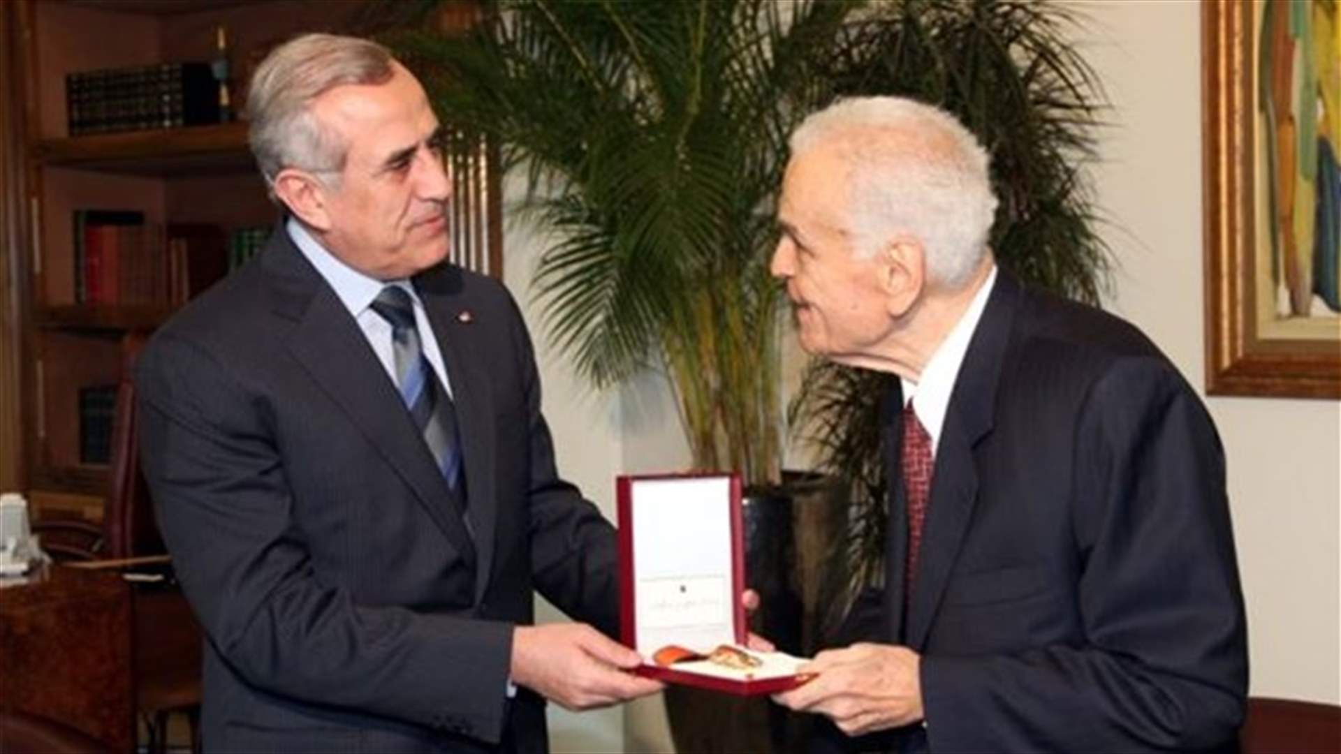الموت يغيب المفكر والكاتب اللبناني منح الصلح