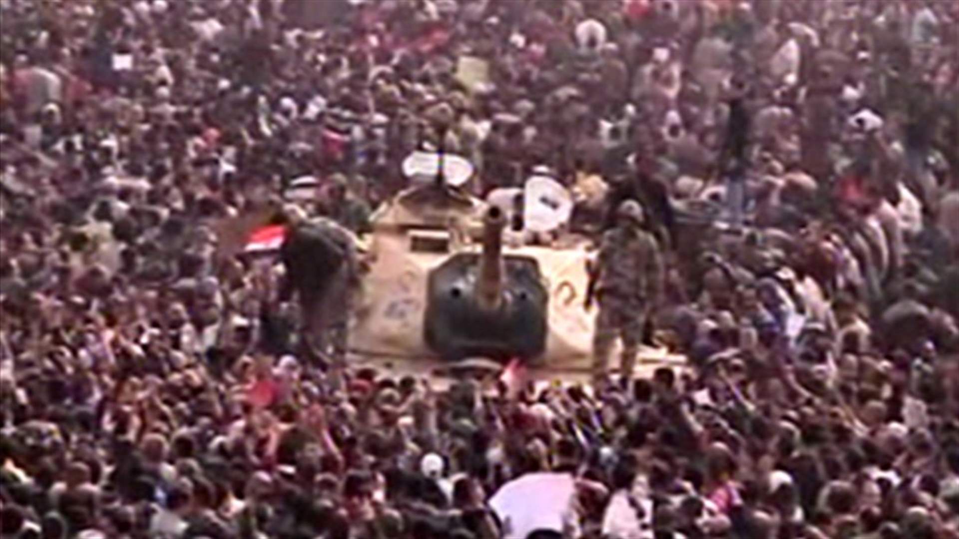 المصريون يحتفلون بالذكرى الأولى للثورة المصرية