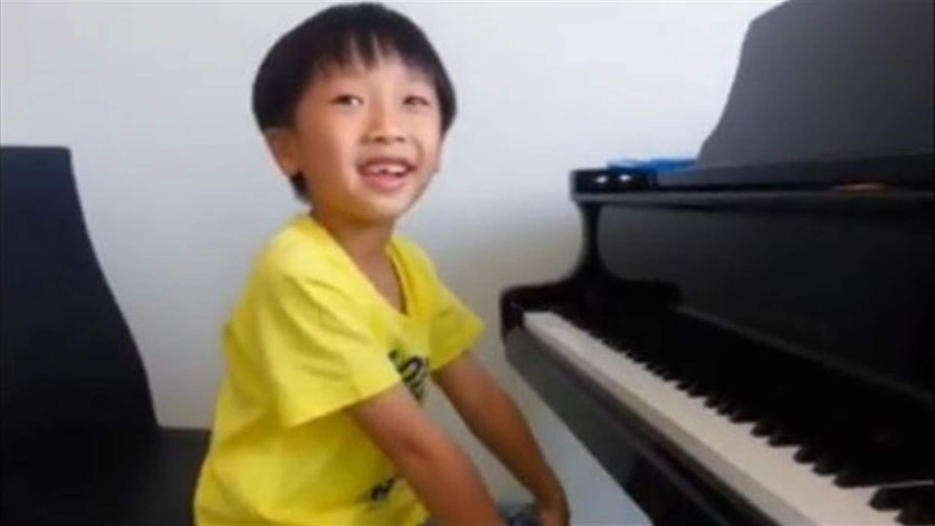 [VIDEO] This Amazing Kid Plays The Piano In Lightning Speed!