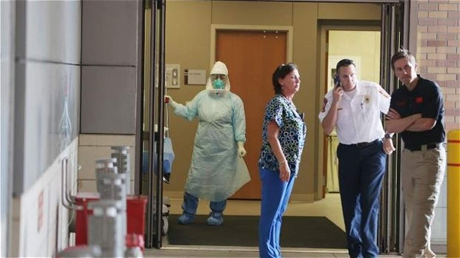 Second Texas healthcare worker tests positive for Ebola, EU considers screening at airports