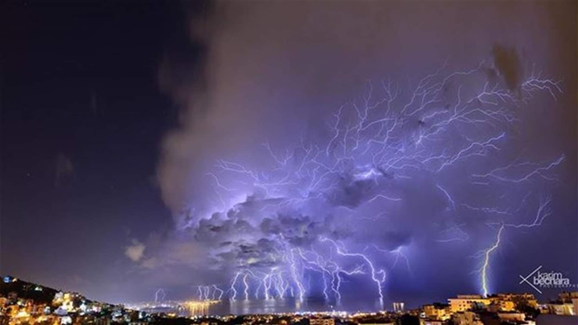 Lebanese Photographer Tops ABC News Weekly Photos With Lightning Shot!
