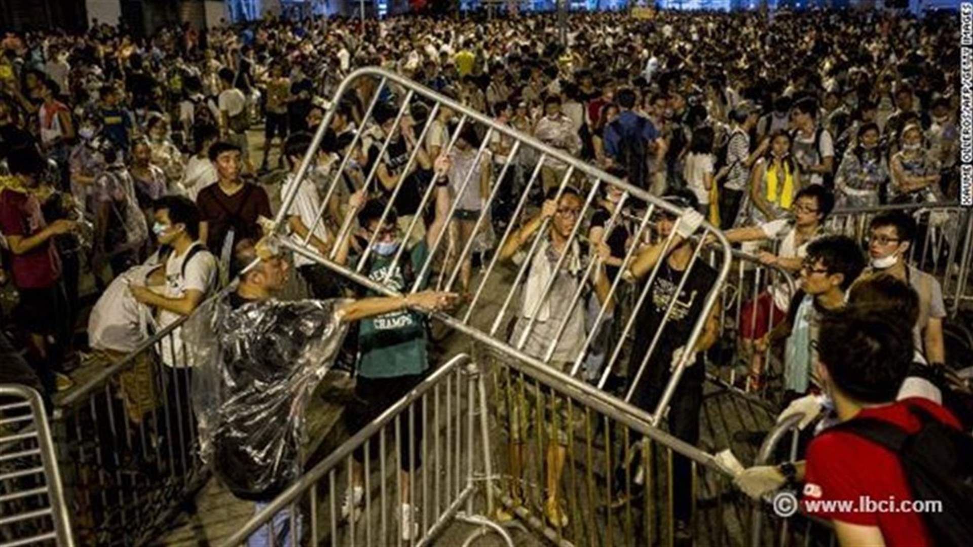 Hong Kong street clashes erupt despite imminent talks