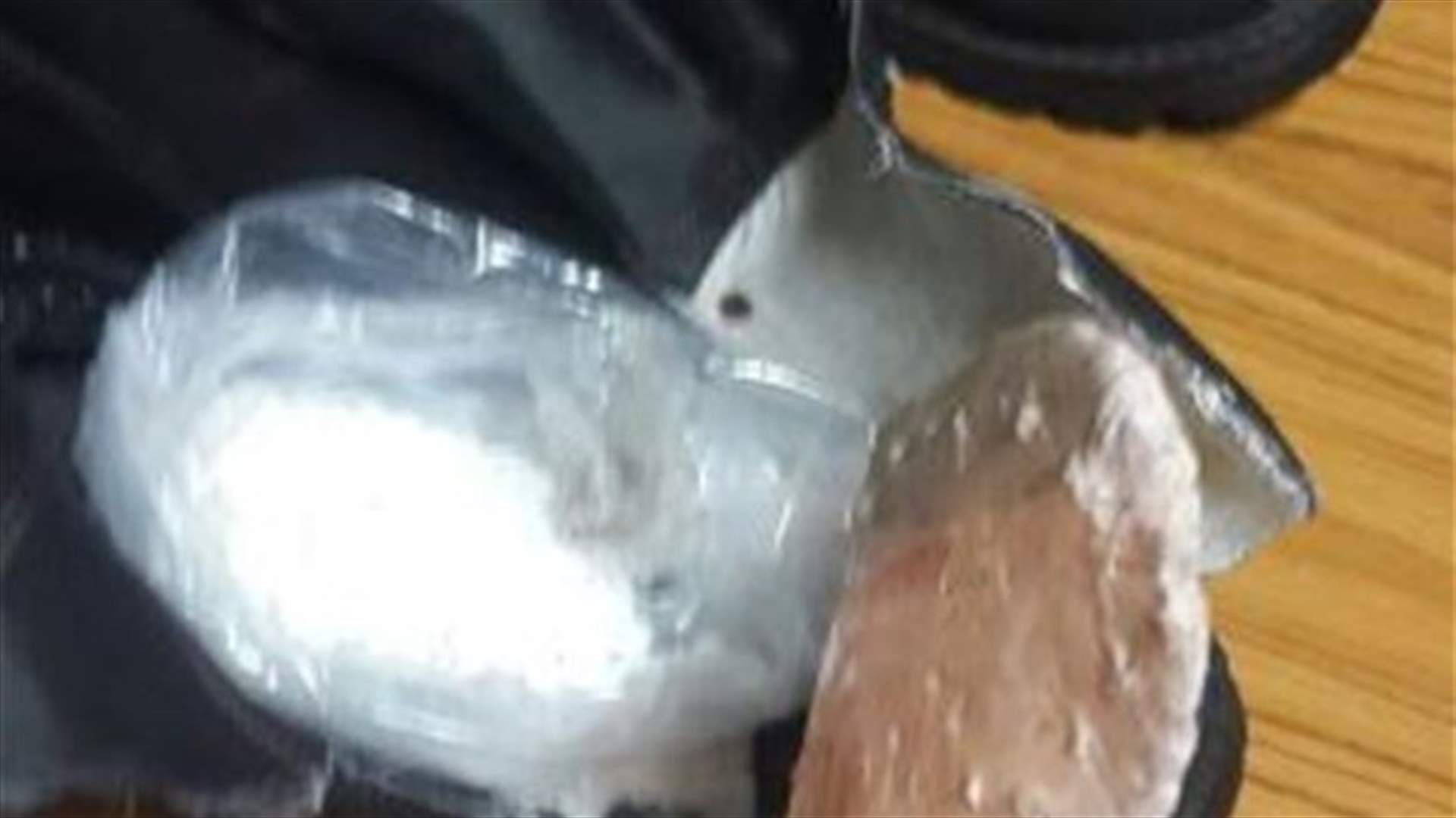 ضبط ممنوعات أثناء محاولة ادخالها في حذاء الى سجن القبة