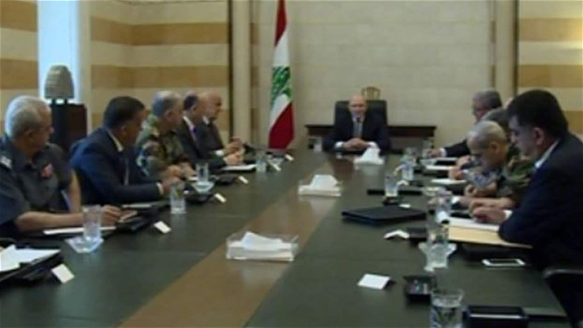 سلام ترأس اجتماعا أمنيا: الحكومة تقف صفا واحدا وراء القوى العسكرية