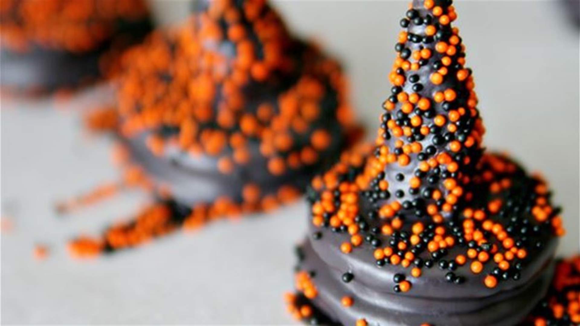 Halloween Treat: Chocolate Oreo Witch Hats