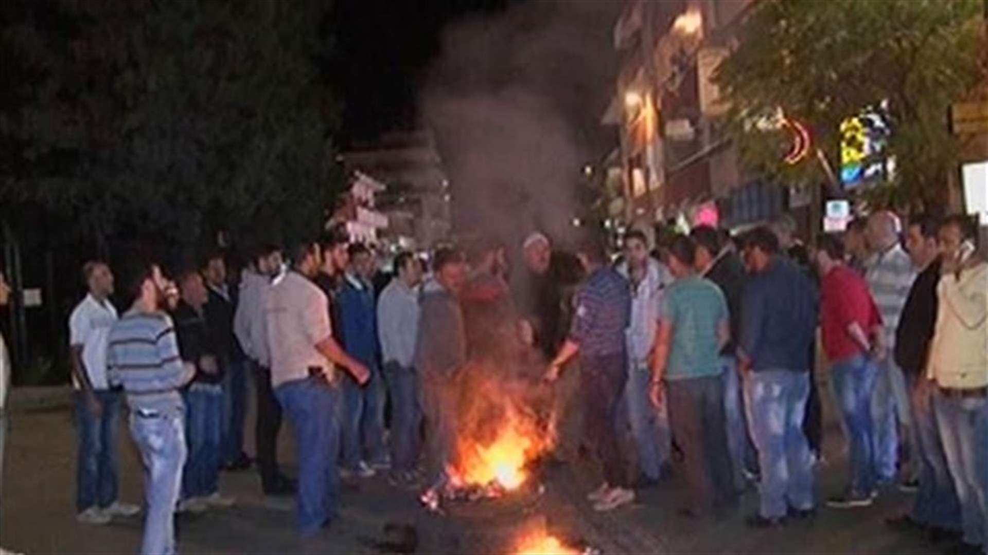 ذوو العسكري ذبيان قطعوا الطريق عند مستديرة بيت الدين