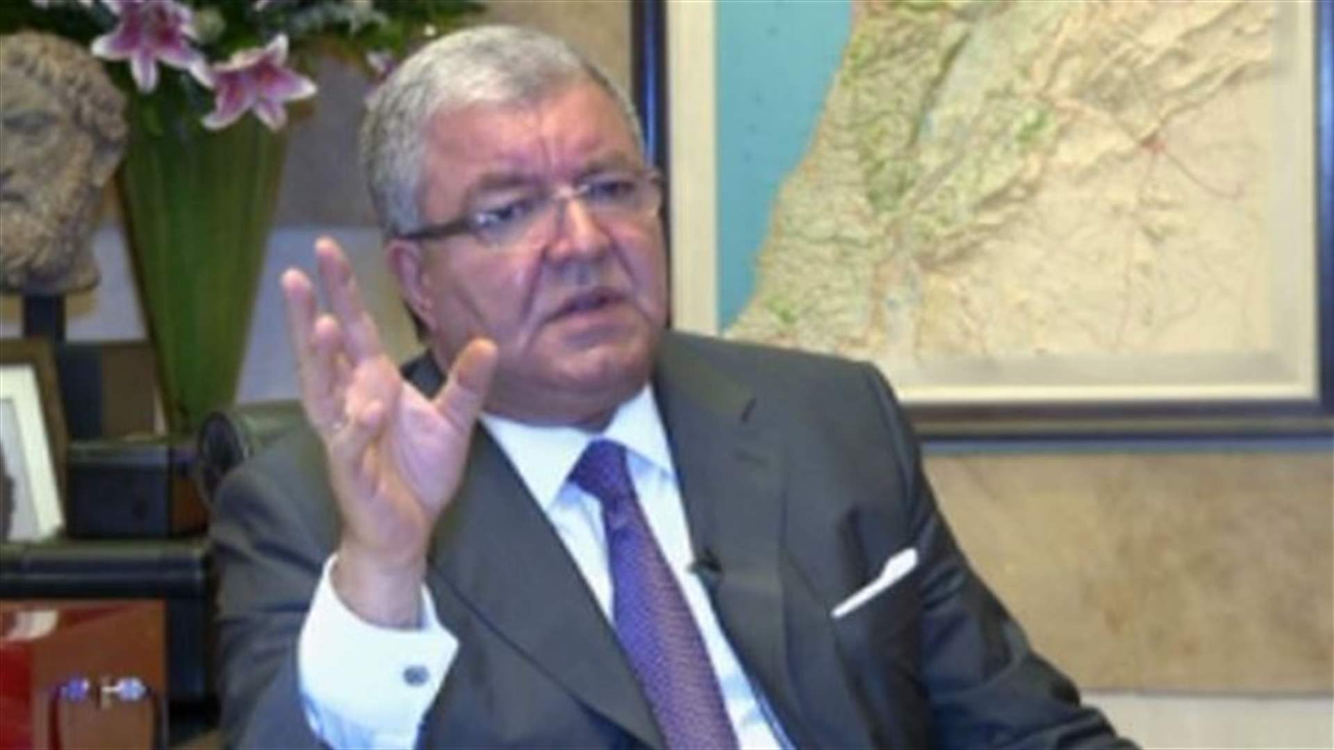 المشنوق للـ LBCI: مبادرة الحريري استراتيجية قاعدتها الاساسية منصة للحوار