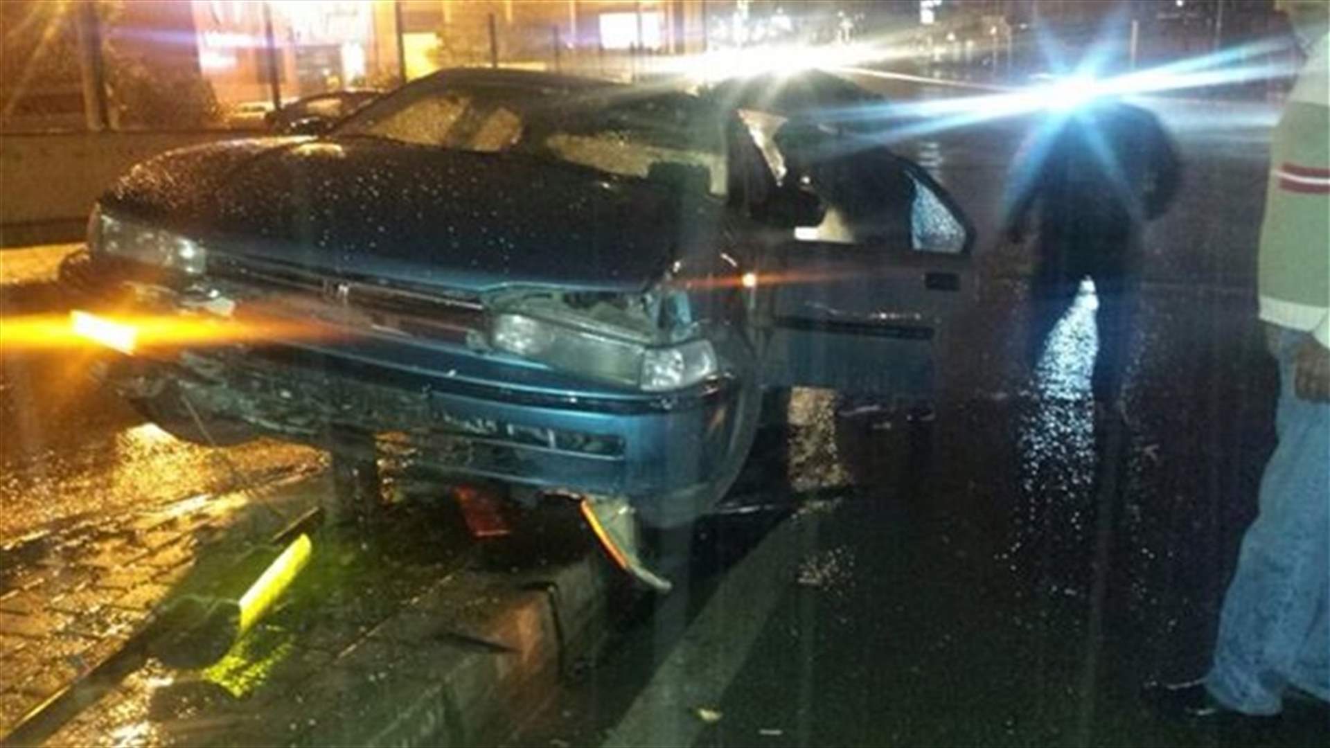 جريح بحادث سير على مستديرة الصالومي