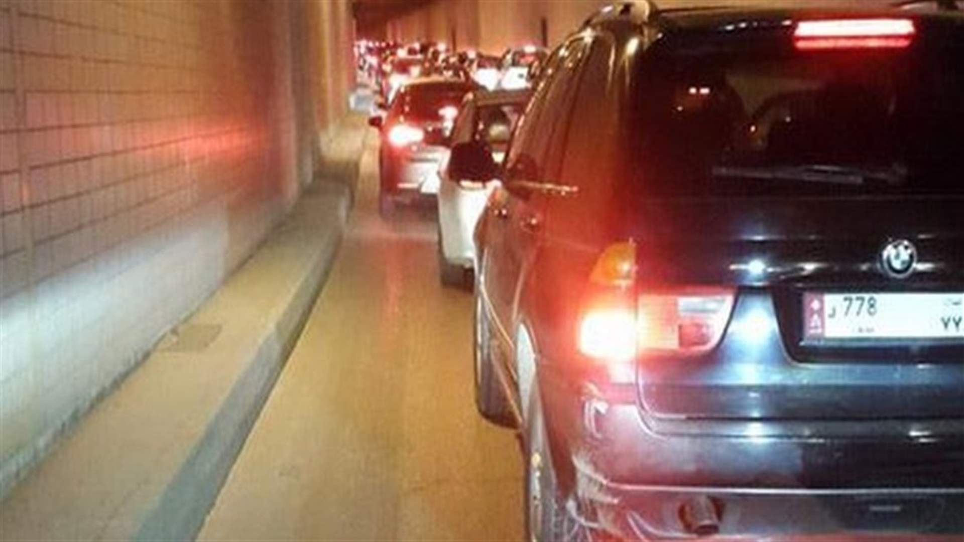 زحمة سير خانقة عند مداخل العاصمة والمواطنون عالقون داخل سياراتهم