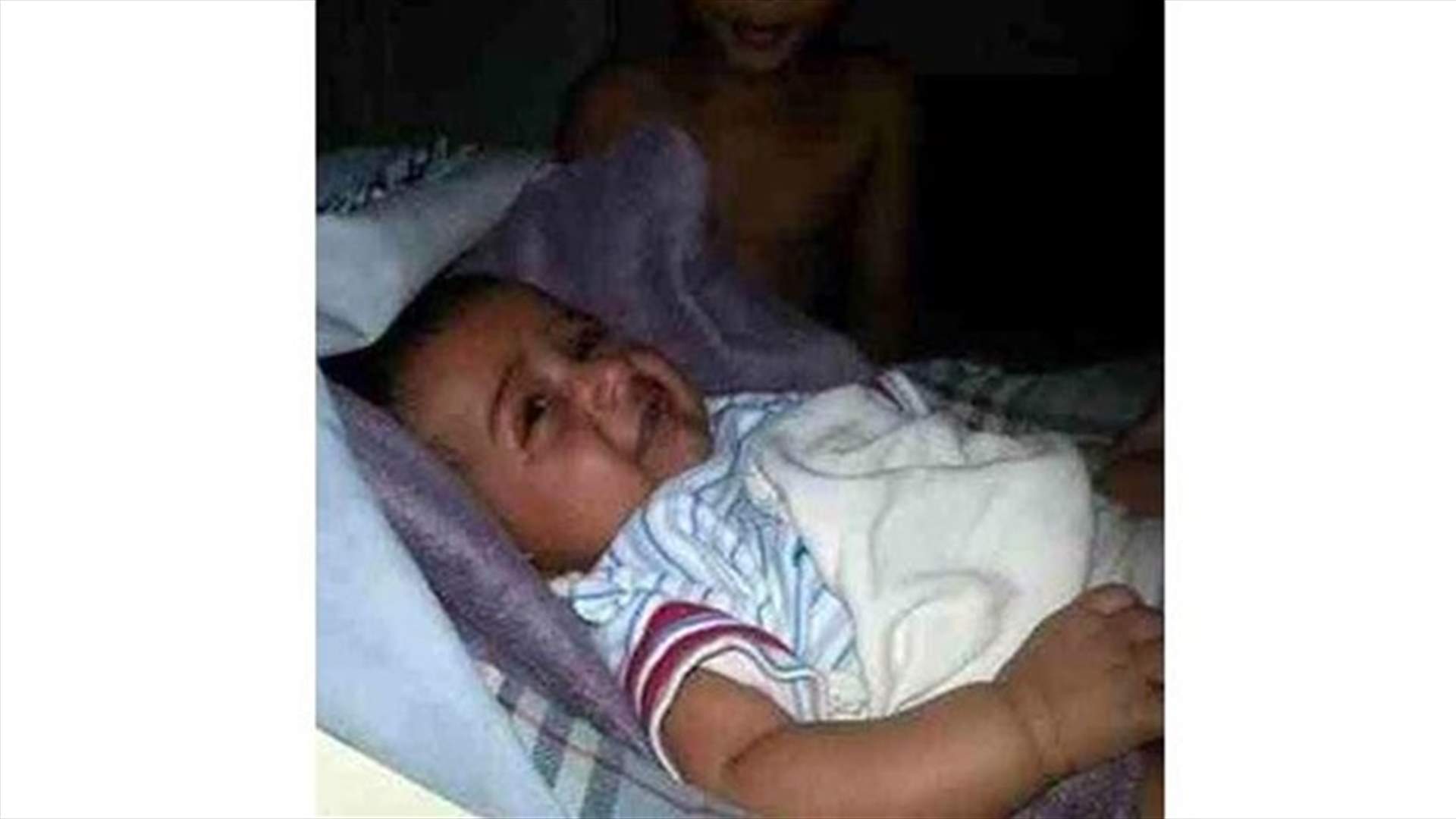 بالصورة -" الجان" بالقرب من رضيع سعودي