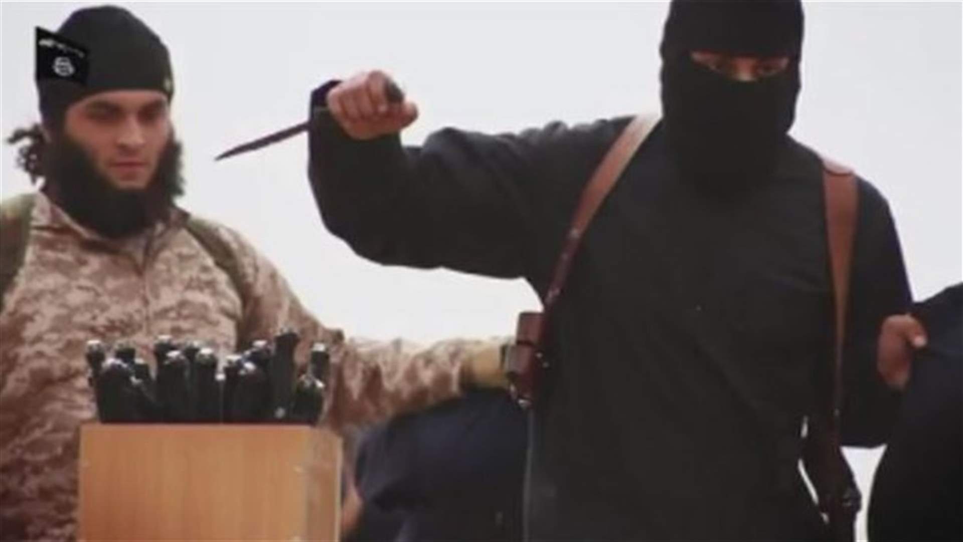 داعش يعرض تسجيلا لعملية ذبح جماعي لعسكريين سوريين 