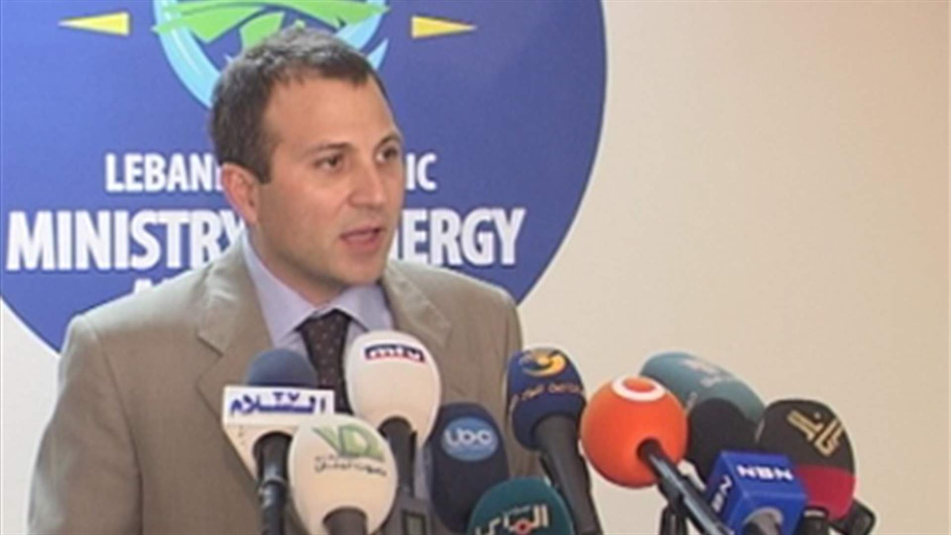 باسيل ينفي الاتهامات بأنه رفض التعاون مع الصناديق العربية 
