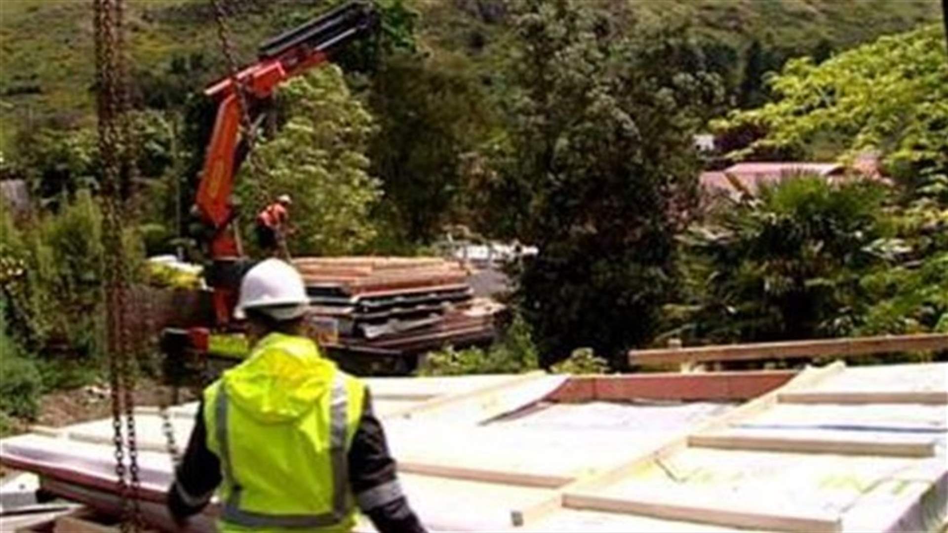 Strong quake strikes off New Zealand but no damage 