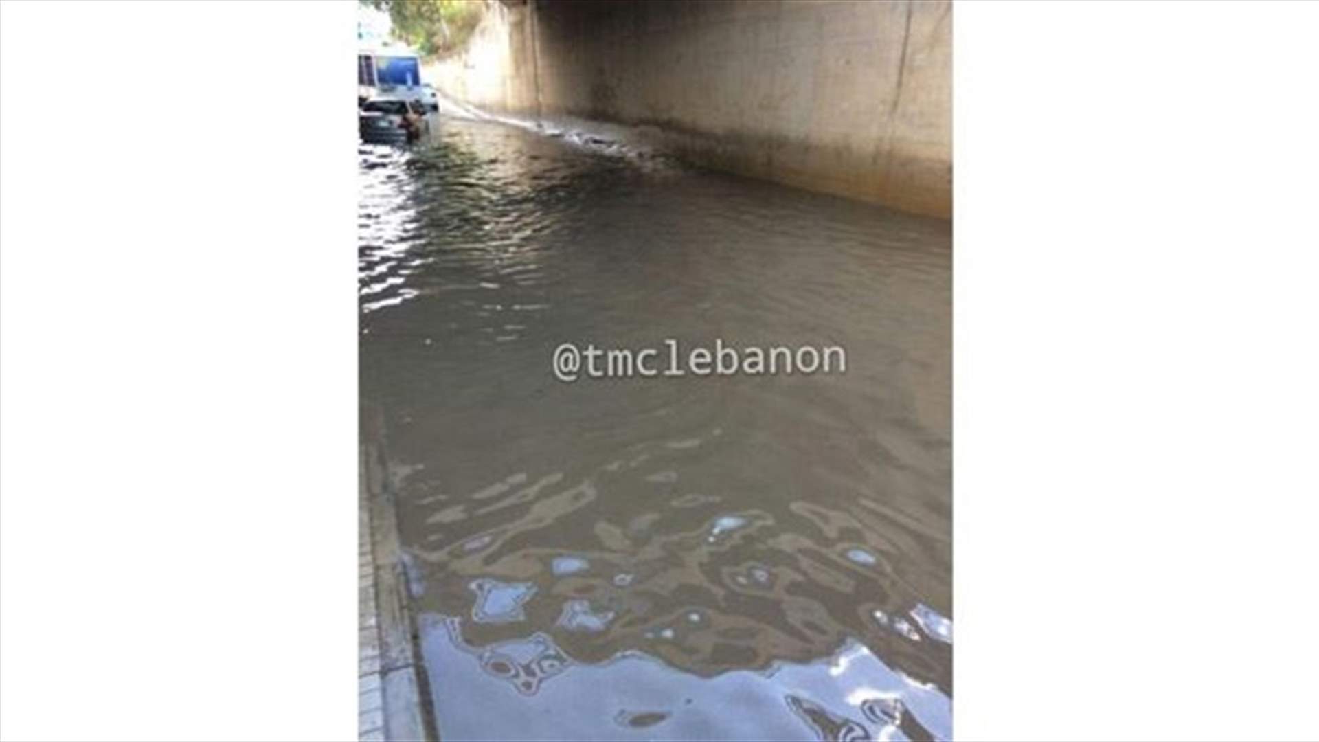 اعادة فتح نفق جسر الباشا بعد اقفاله بسبب تجمع للمياه