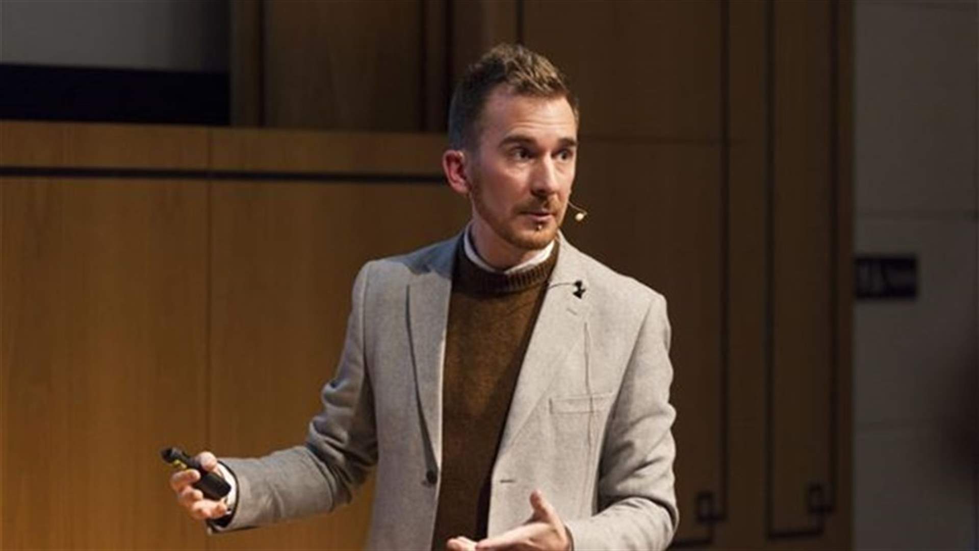 The Deaf Man Who Can 'Hear' Wi-Fi Wherever He Walks