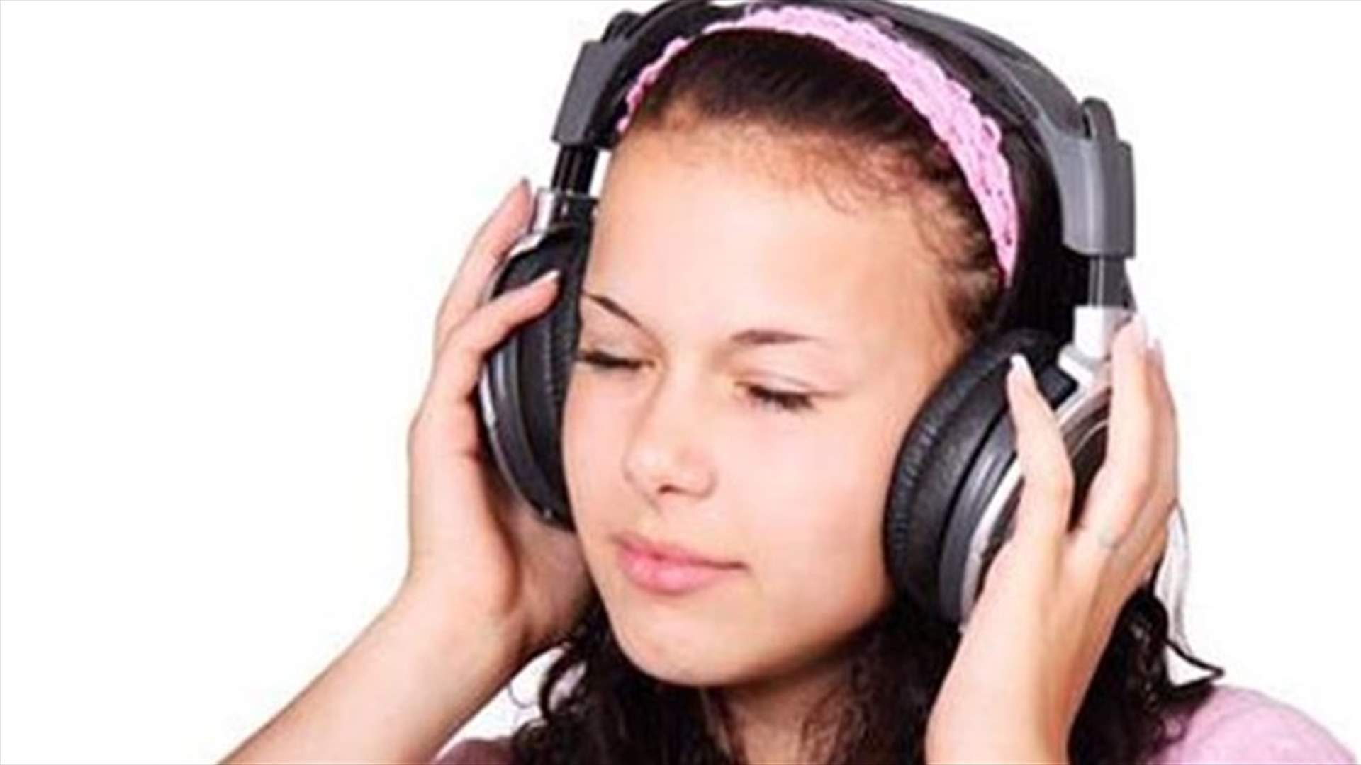 قتل ابنة أخيه لتشغيلها موسيقى صاخبة