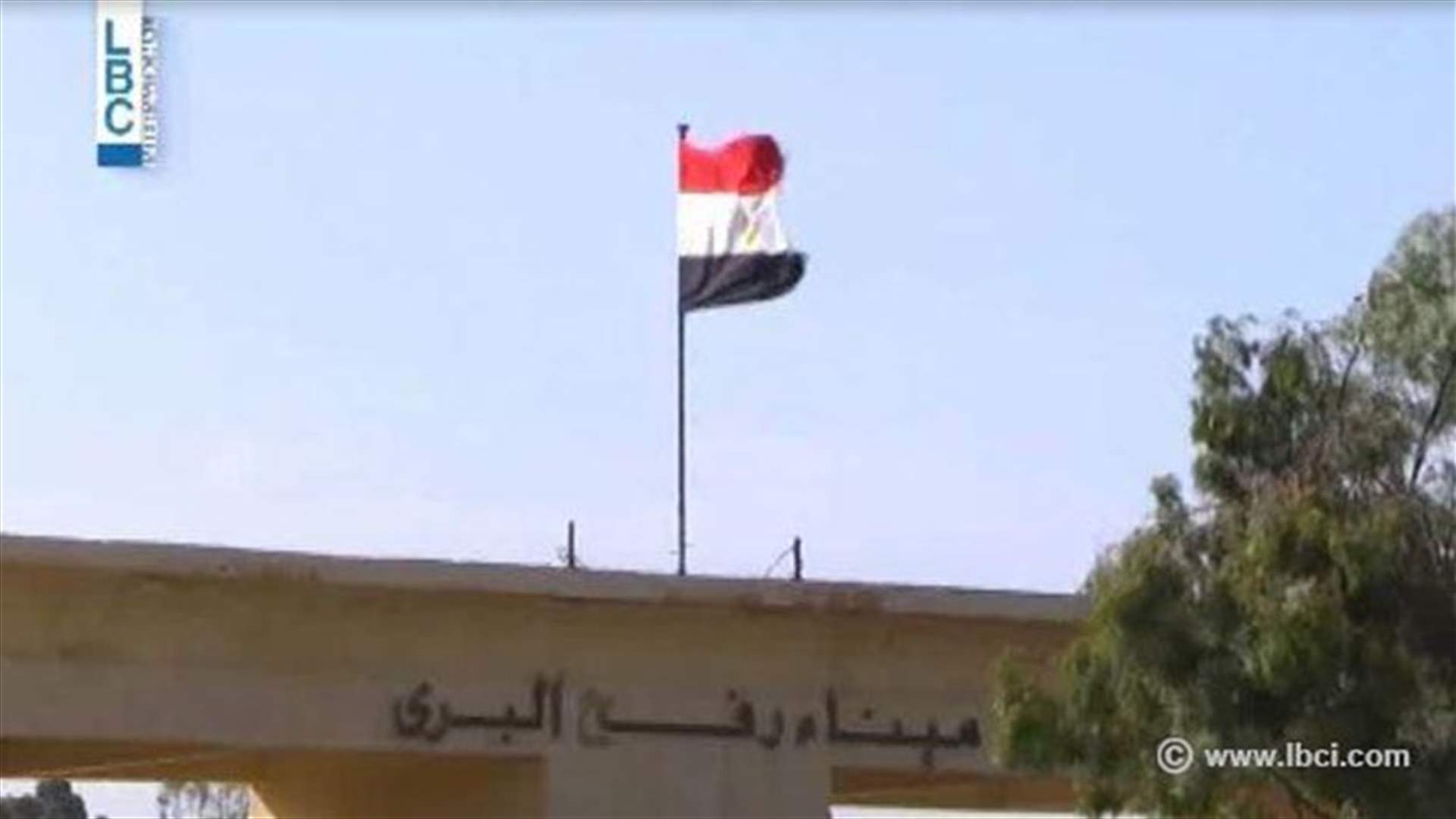 REPORT: Egypt opens crossing to Gaza for 1st time in month           