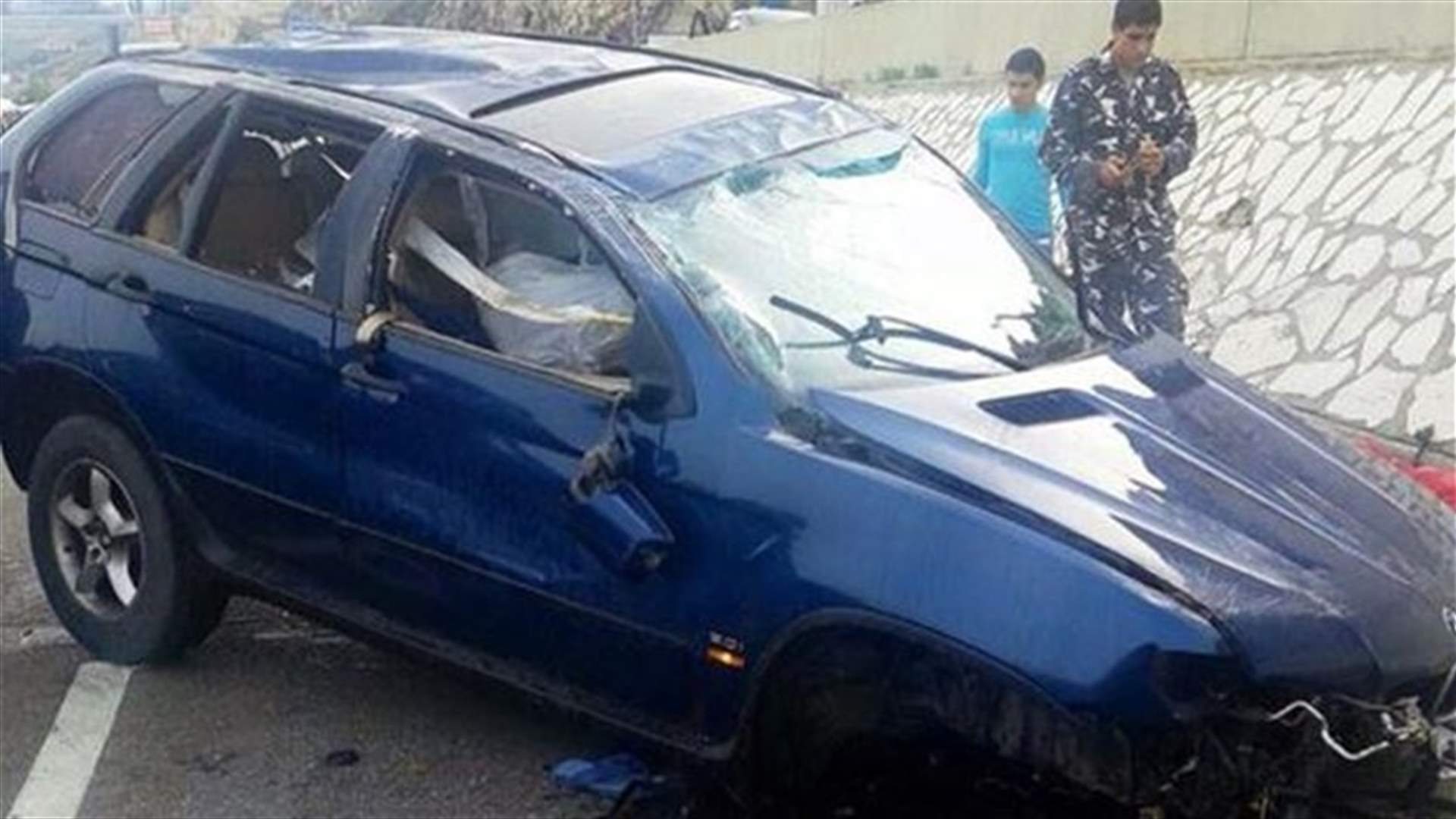 جرحى بانقلاب سيارة على أوتوستراد الجية