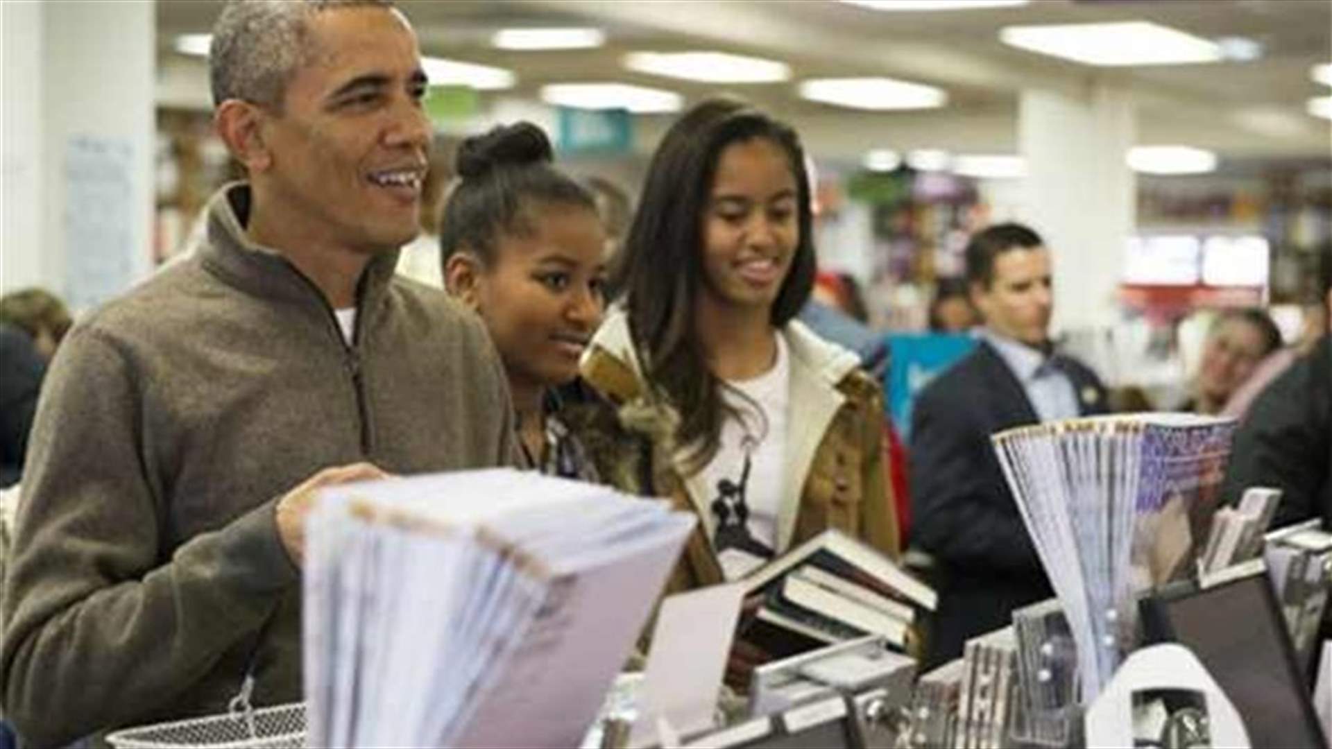 Obama buys 17 books at independent bookstore