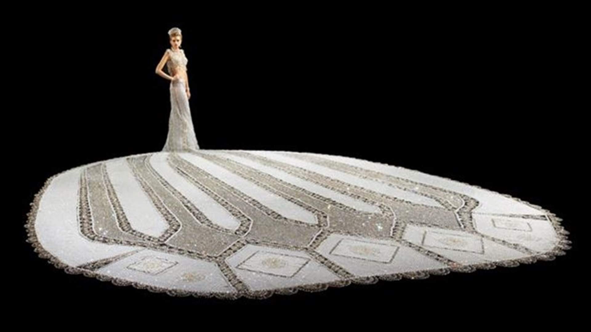 [PHOTOS] This Wedding Gown Weighs A Whopping 200KG!
