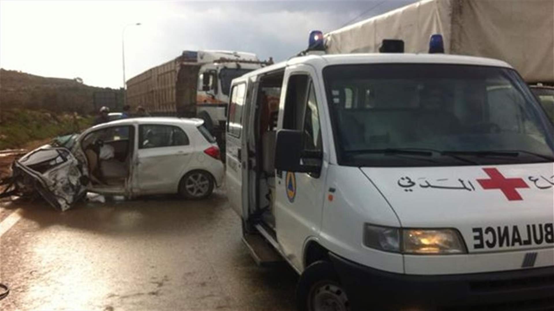 جريح بحادث سير على اوتوستراد القلمون