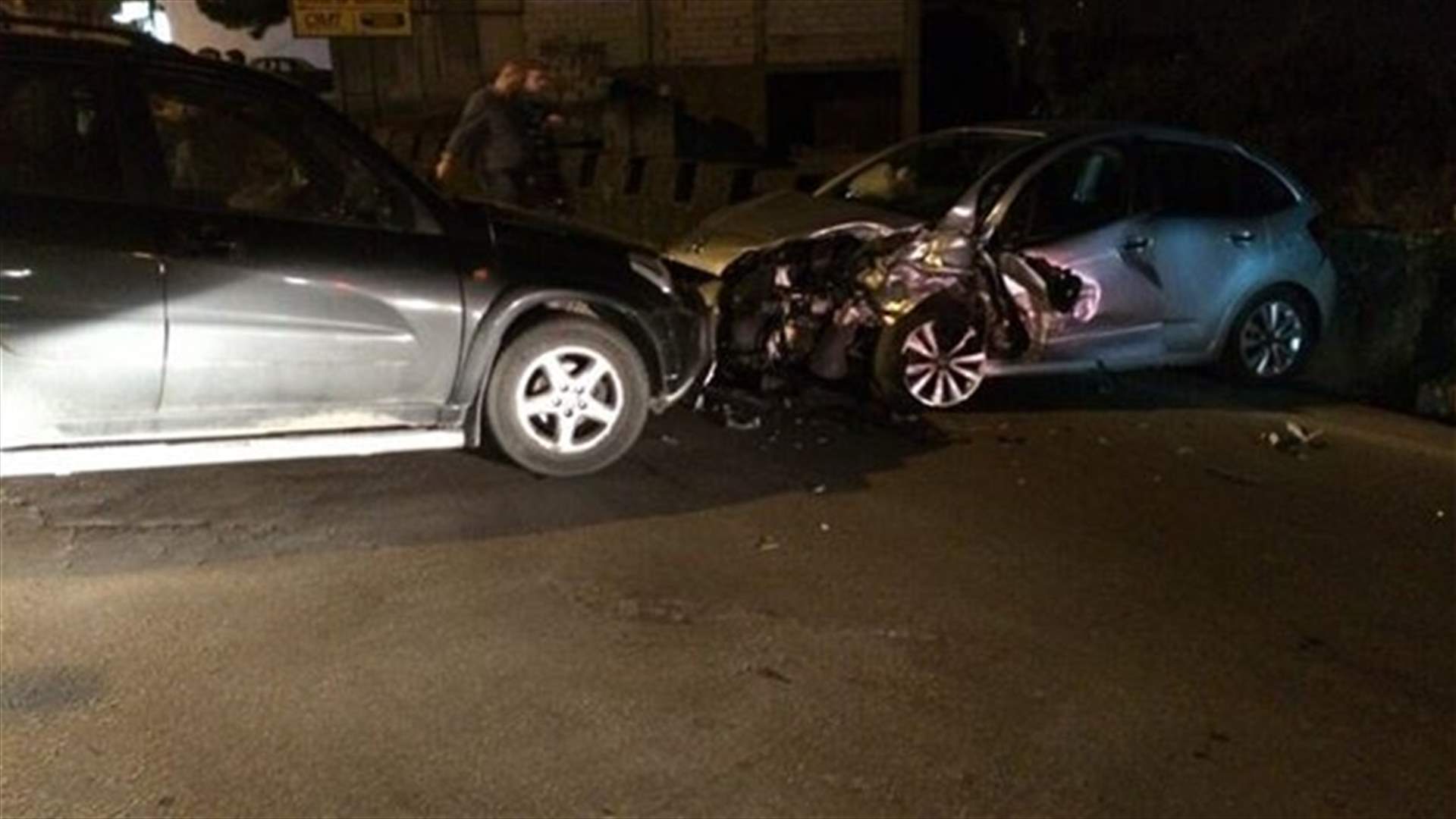 بالصورة...جريح بحادث سير على طريق عام قرنة شهوان