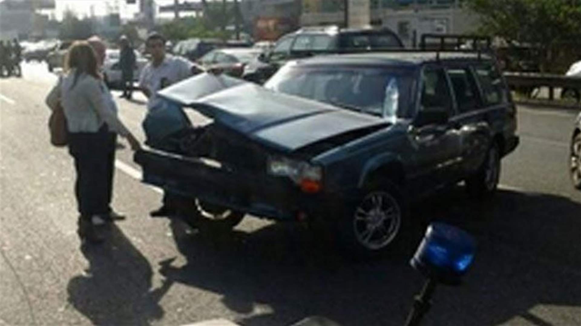 حادث سير على المسلك الغربي لاوتوستراد الضبية 