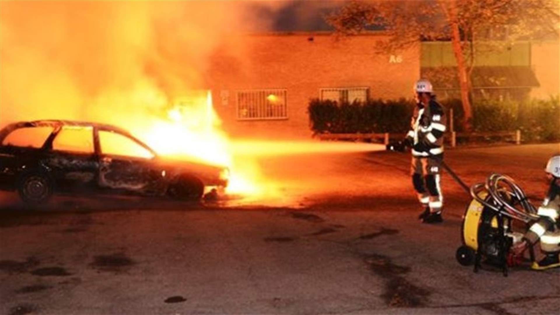 Firebombs thrown at police in Stockholm riot