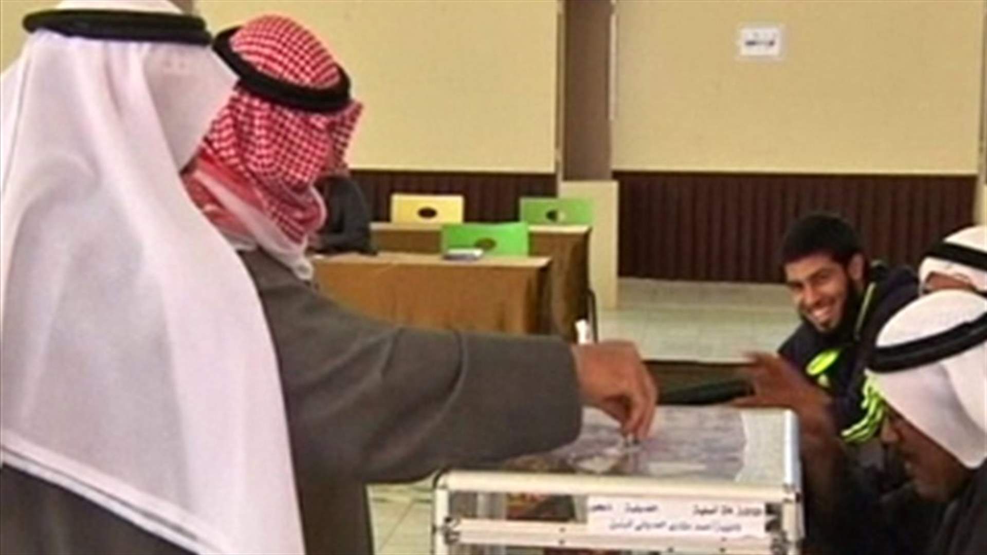 الكويتيون يقترعون لاختيار أعضاء مجلس الامة