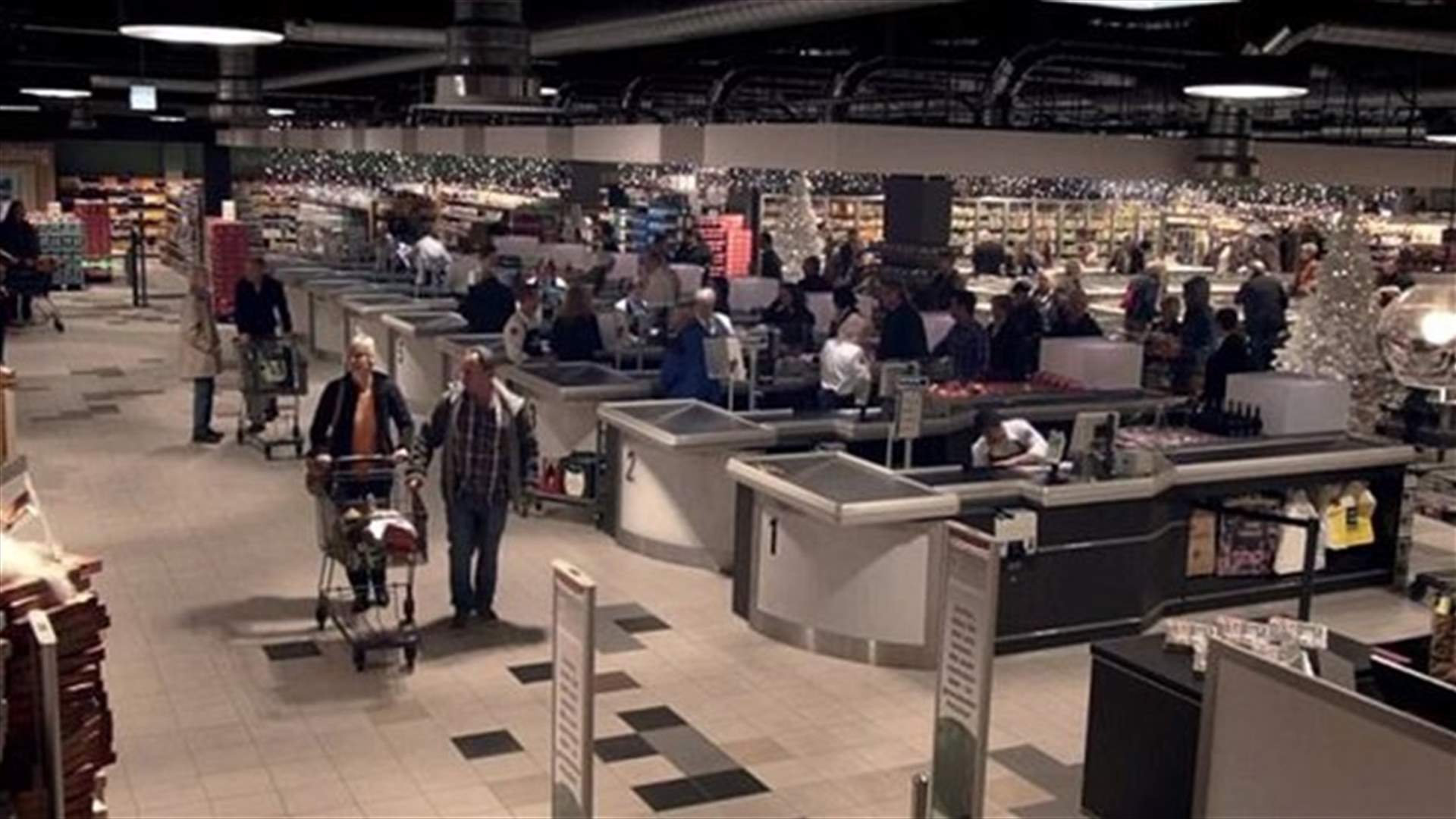 [VIDEO] Electricity Goes Out On Christmas Shoppers In Germany, People Celebrate!