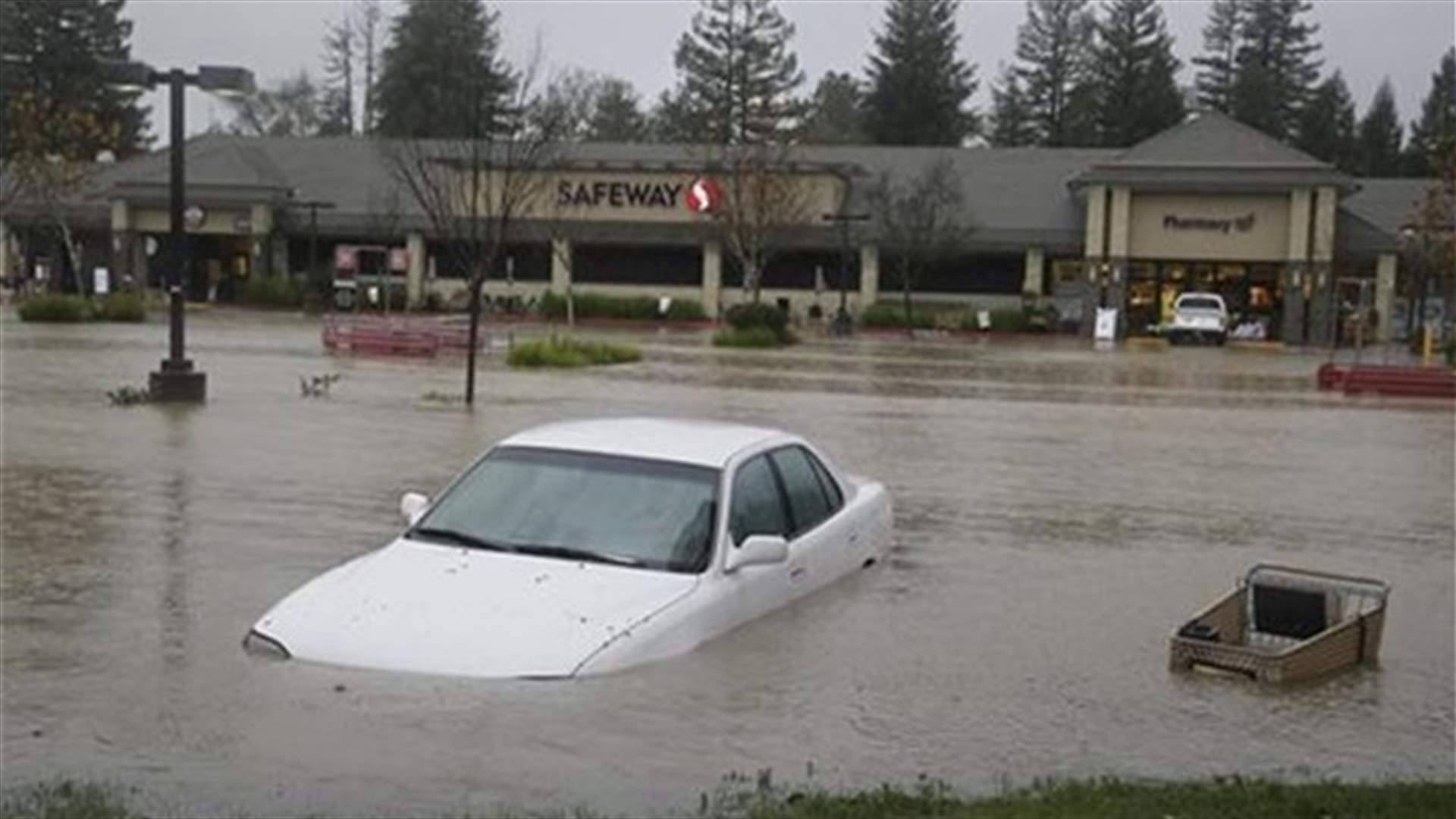 Major storm moves into southern California, prompts evacuations
