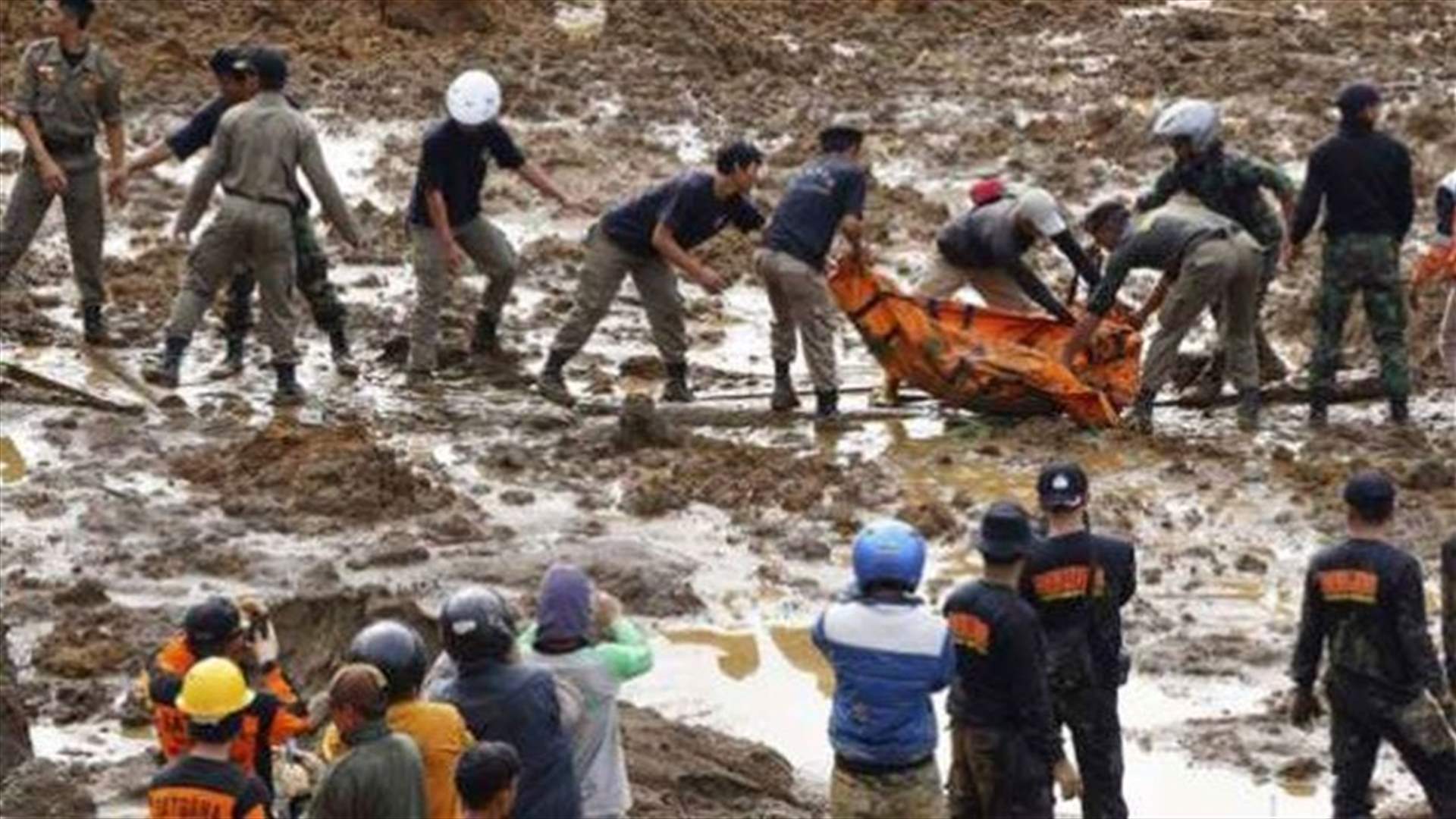 32 قتيلا و76 مفقودا في انزلاق للتربة باندونيسيا