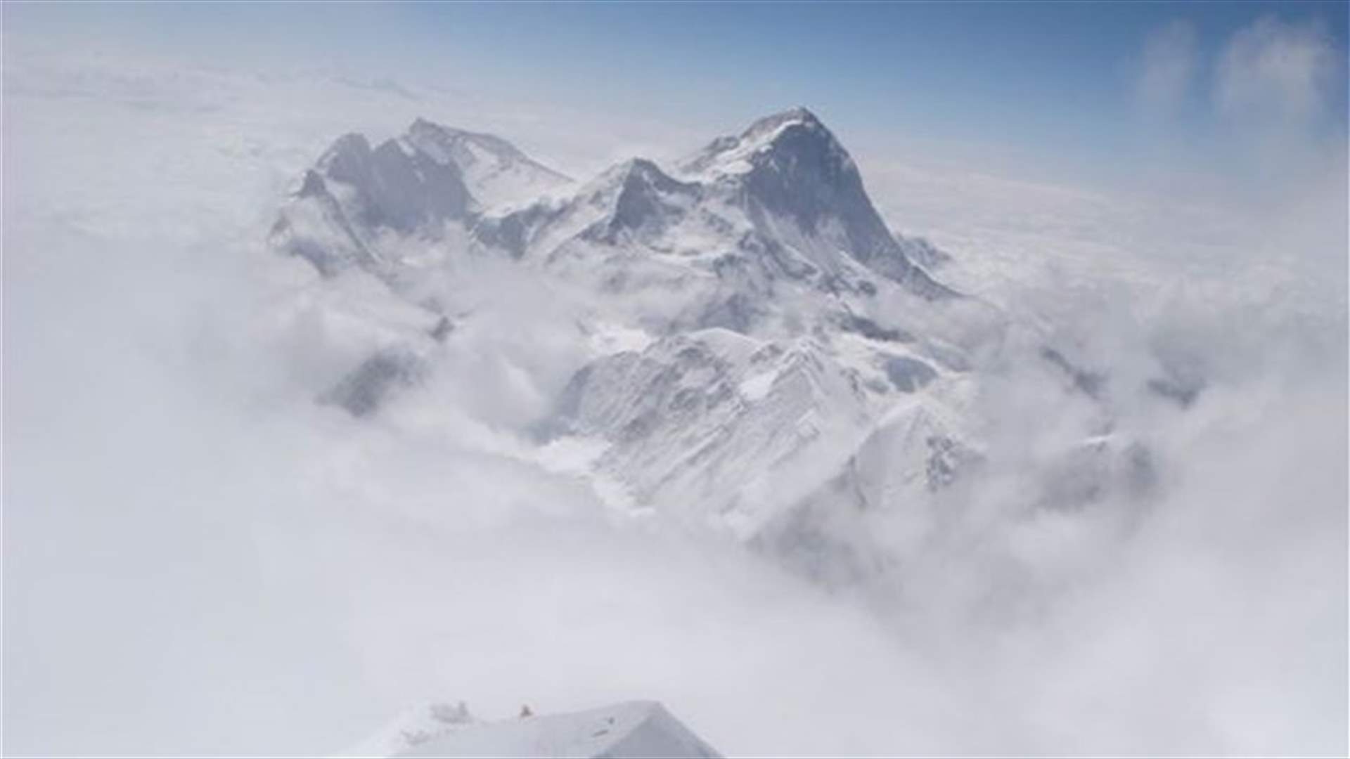 Dozens of trekkers cut off by snowfall near Mount Everest