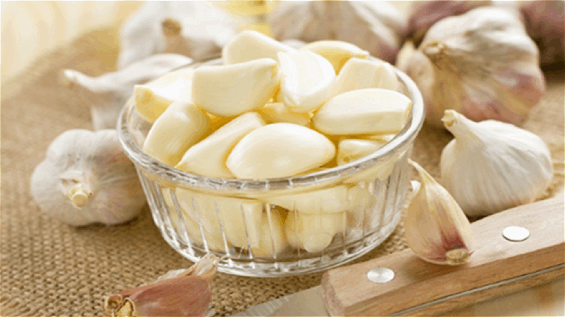 The Amazing Benefits Of Eating Garlic On An Empty Stomach
