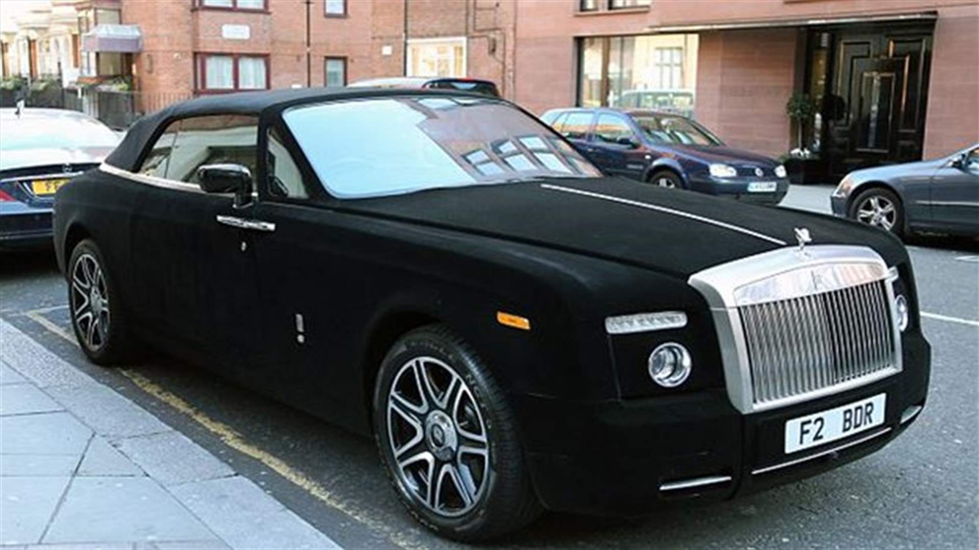 [VIDEO] Rolls Royce Covered In Black Velvet: A New Trend 