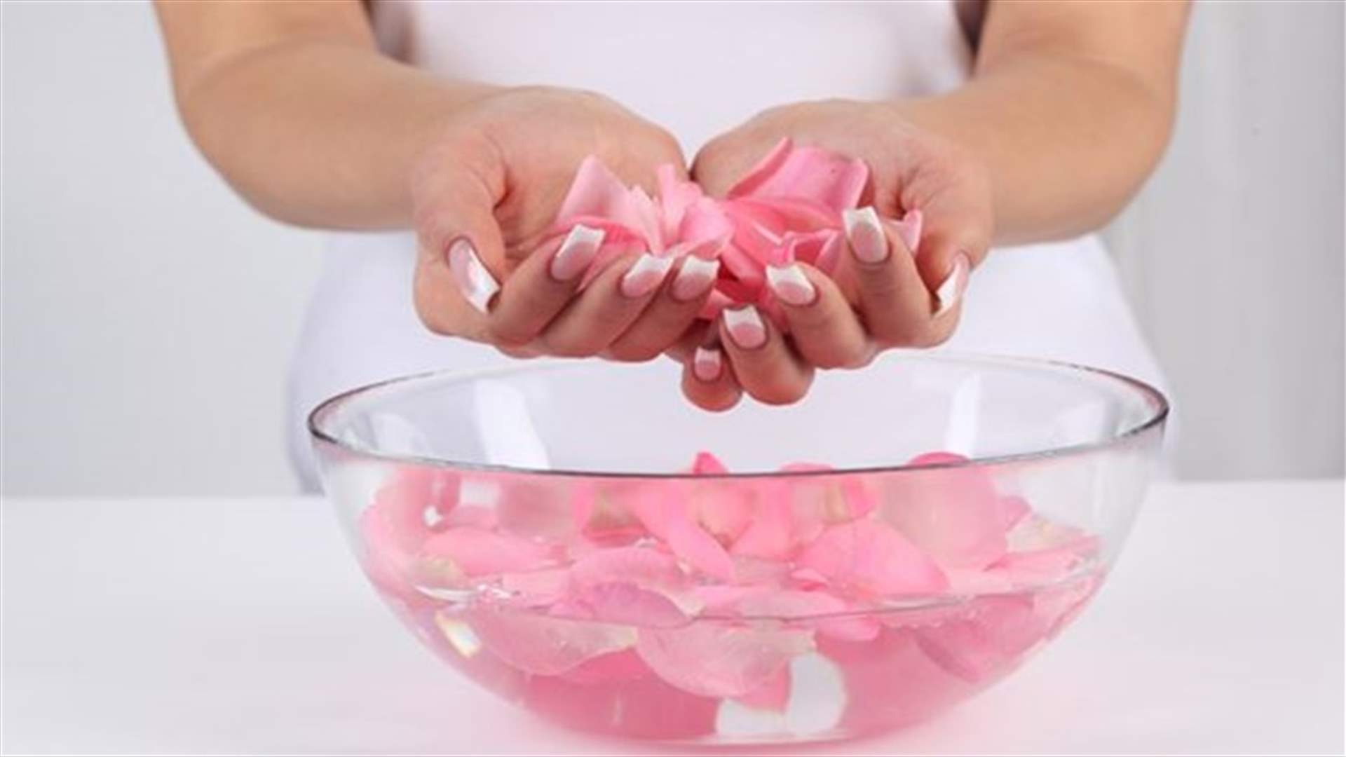 Here Are The Beauty Benefits of Rose Water