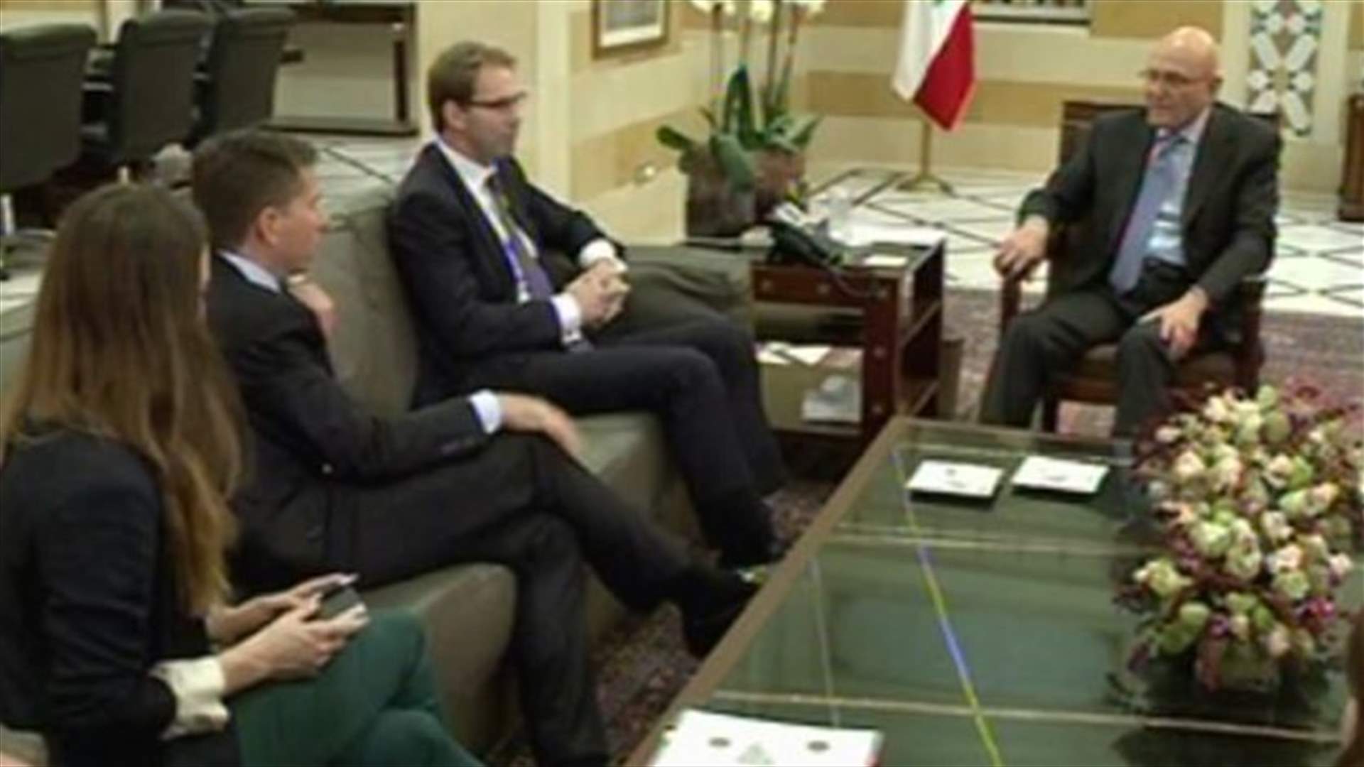 بريطانيا تحث القادة اللبنانيين على التحاور من اجل انتخاب الرئيس 