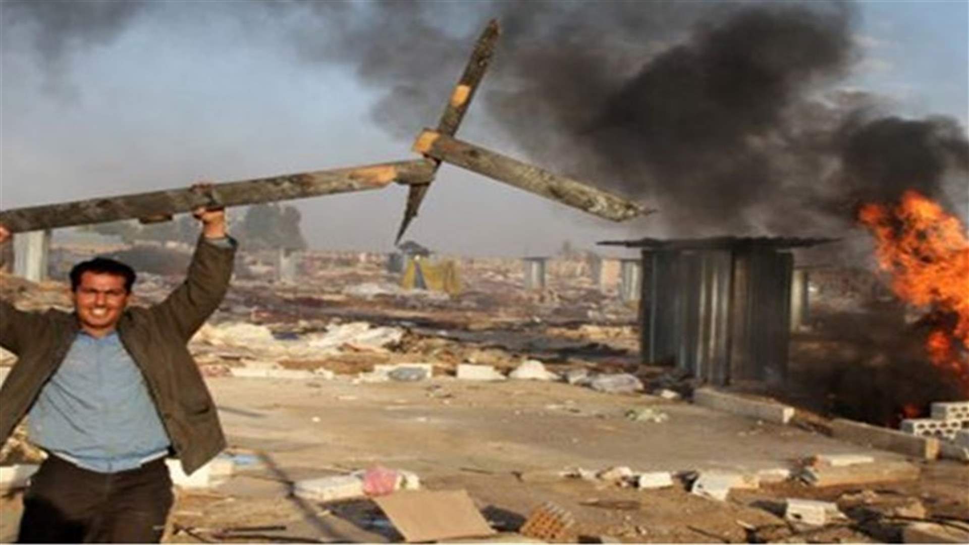Huge fire erupts at Syrian refugee camp, burns large number of tents