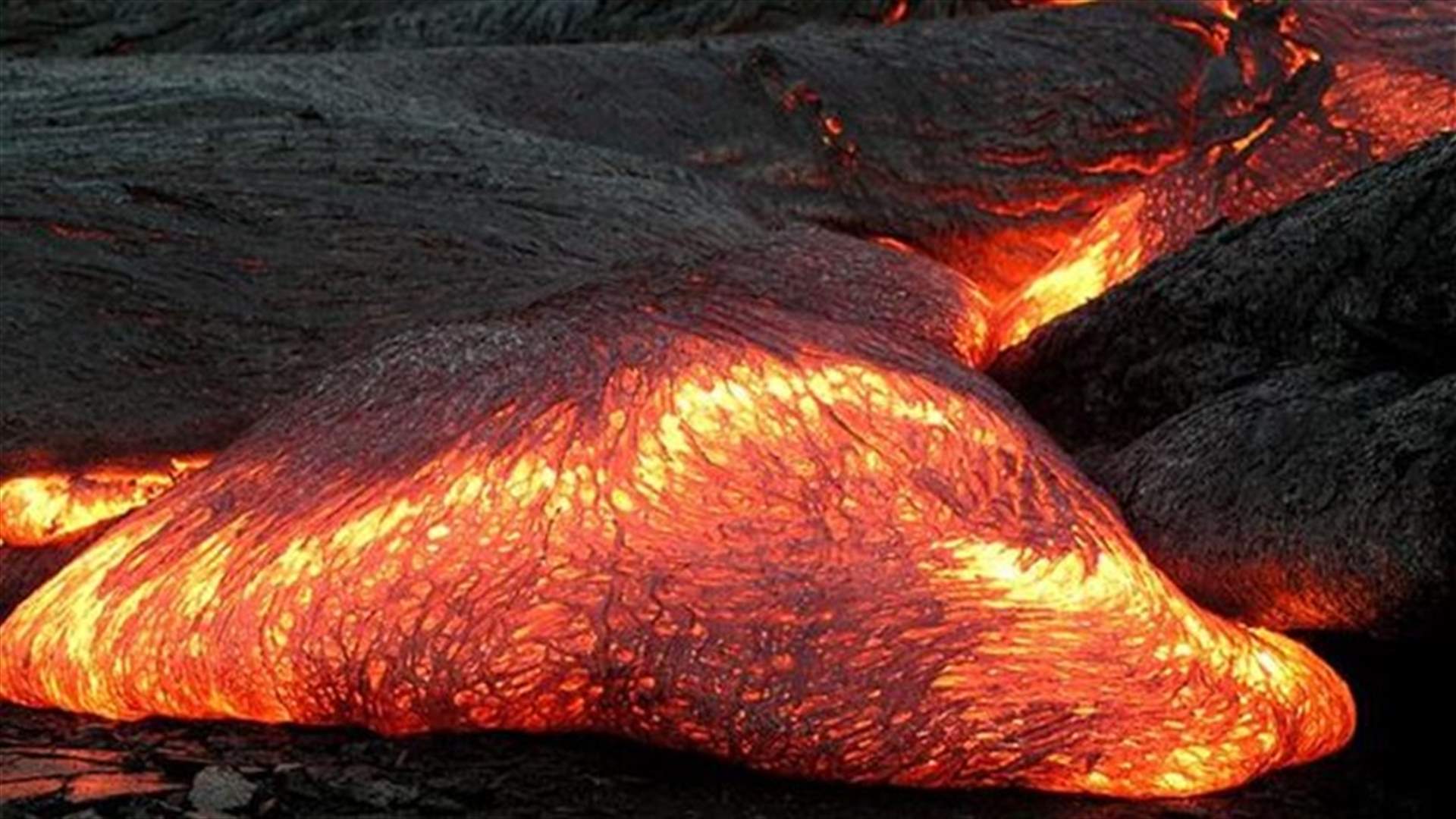 [VIDEO] This Man Walks On Lava And Survives!