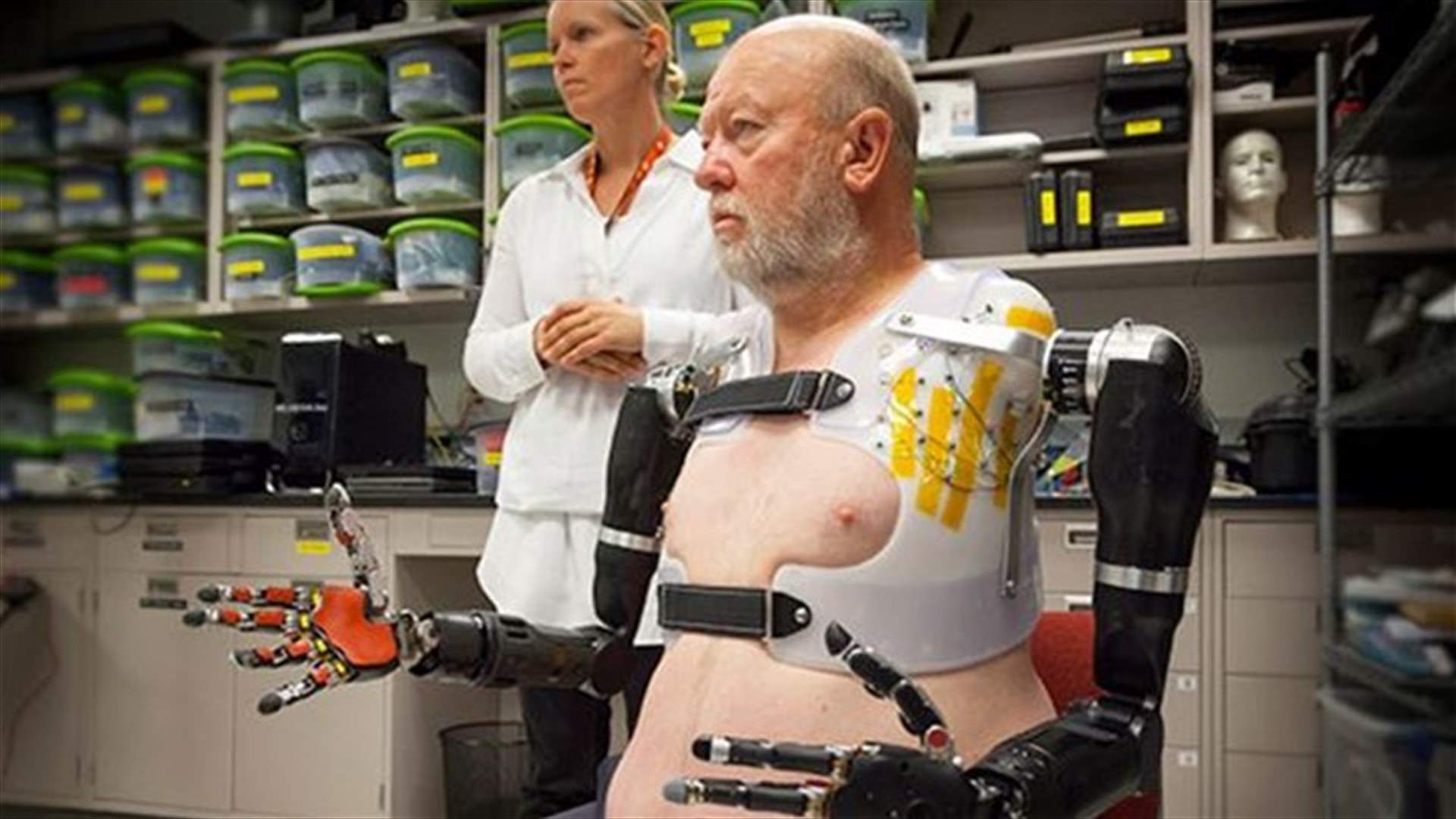 [VIDEO] Man Makes History! Uses Mind To Move Robotic Arms 