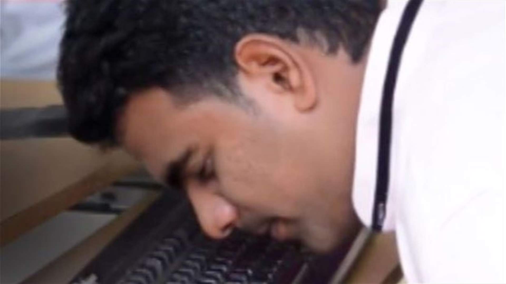 حطّم الرقم القياسي للطباعة بالأنف!
