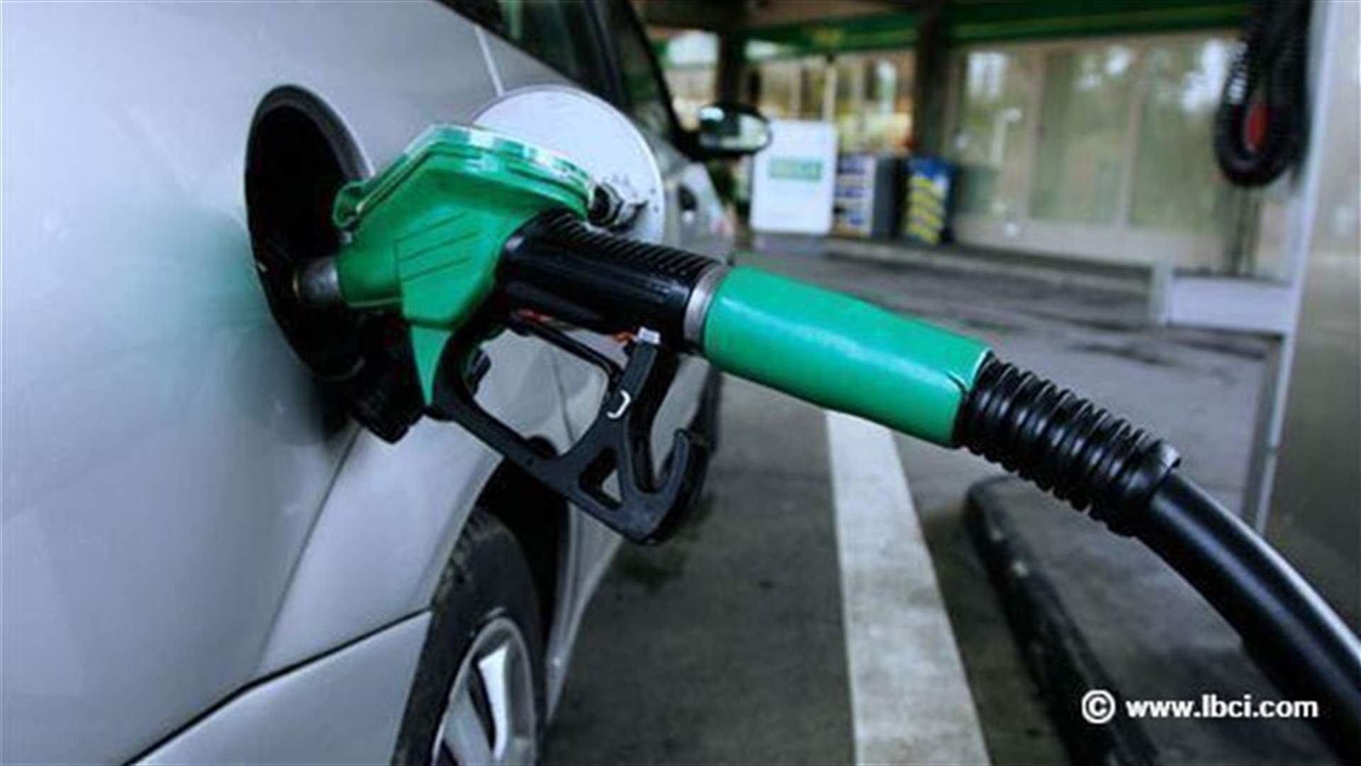 Price of gasoline drops 1,200 LBP